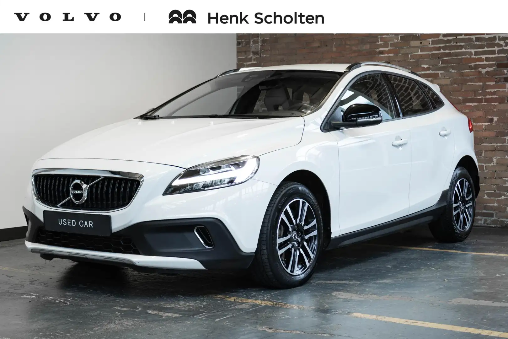 Volvo V40 Cross Country T3 Automaat Edition+ | Stoelverwarming | Volvo on Wit - 1