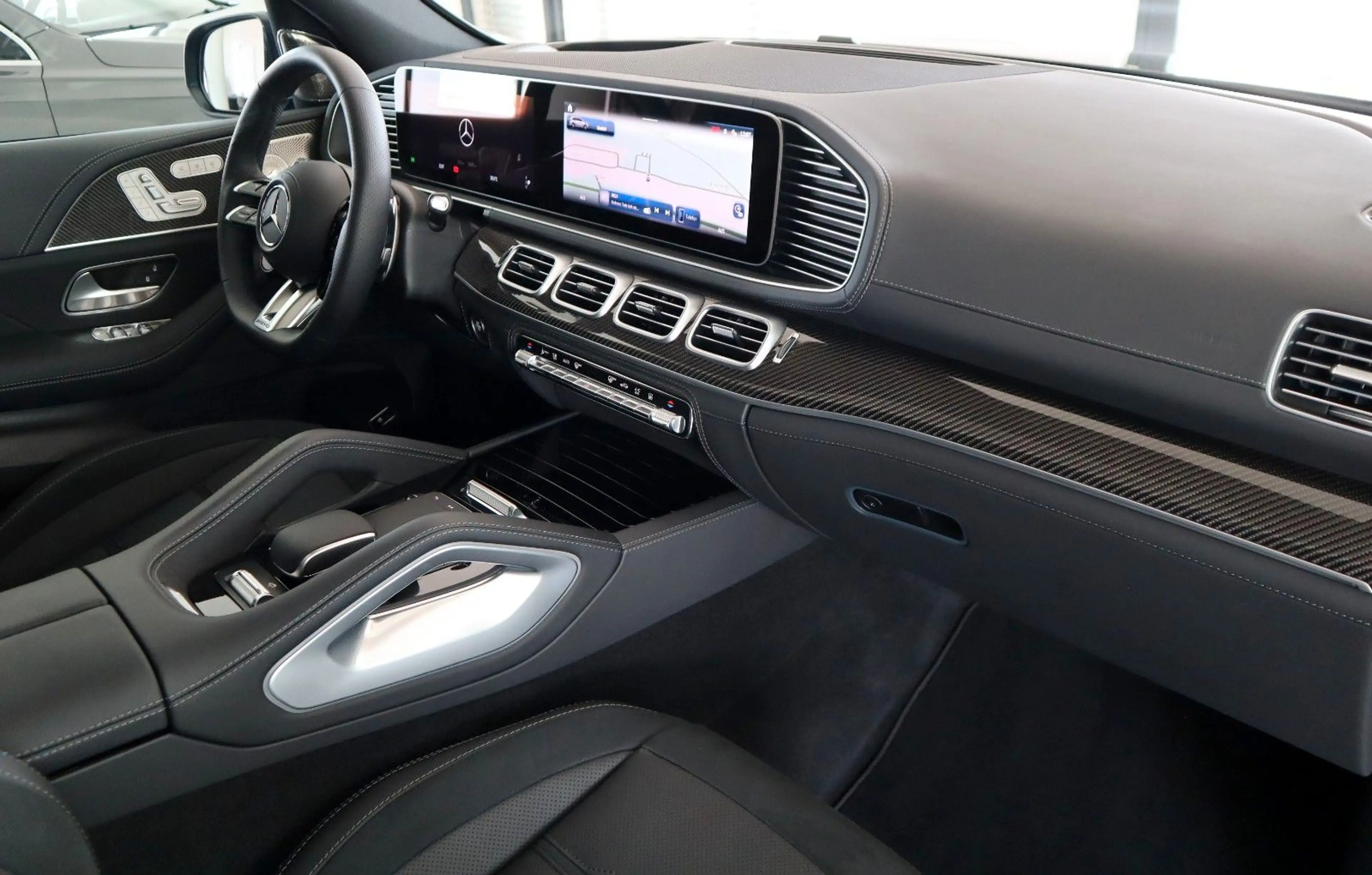 Mercedes-Benz GLS 63 AMG AMG / Carbon / 23" / Burmester / Standh. — photo 10