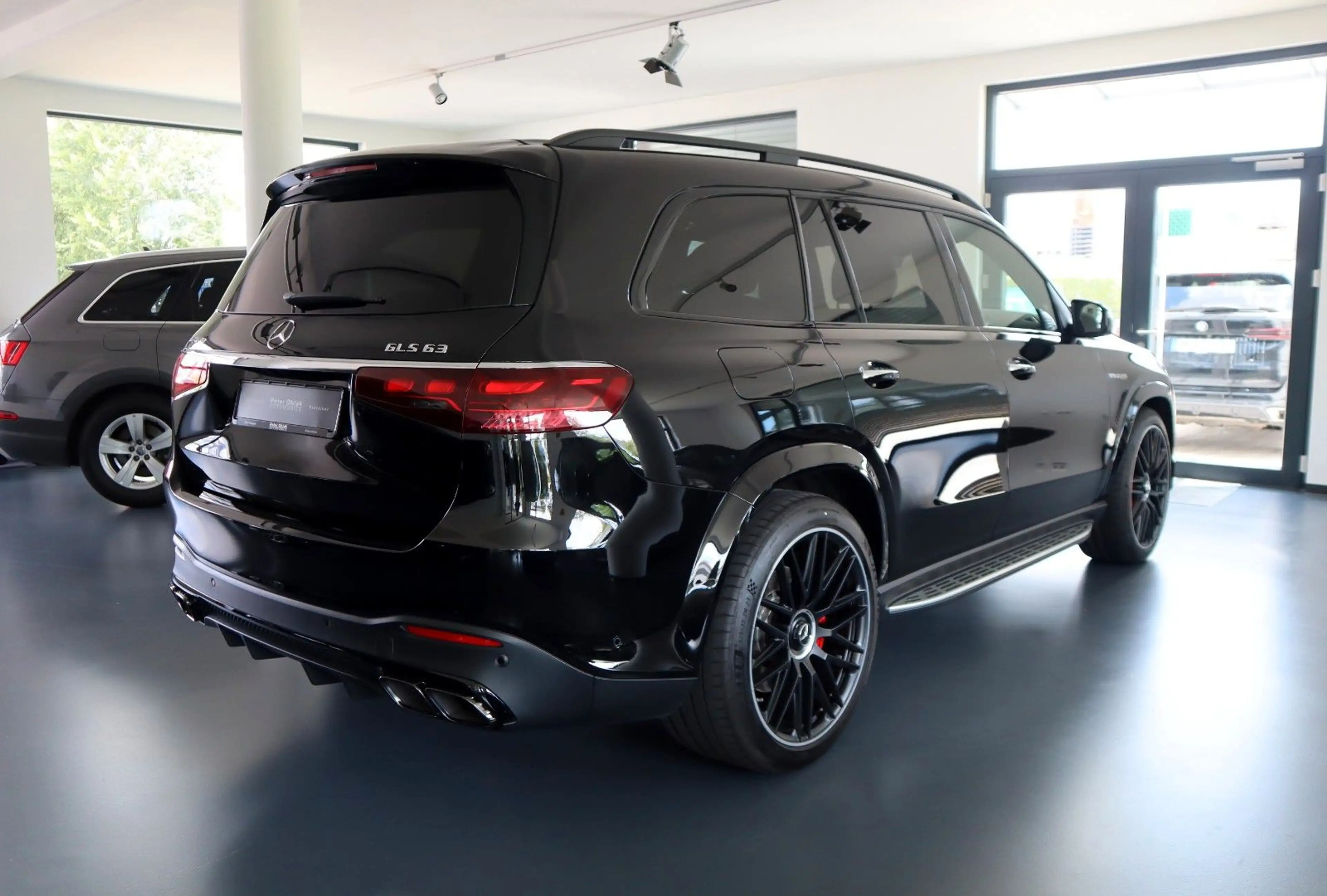 Mercedes-Benz GLS 63 AMG AMG / Carbon / 23" / Burmester / Standh. — photo 4