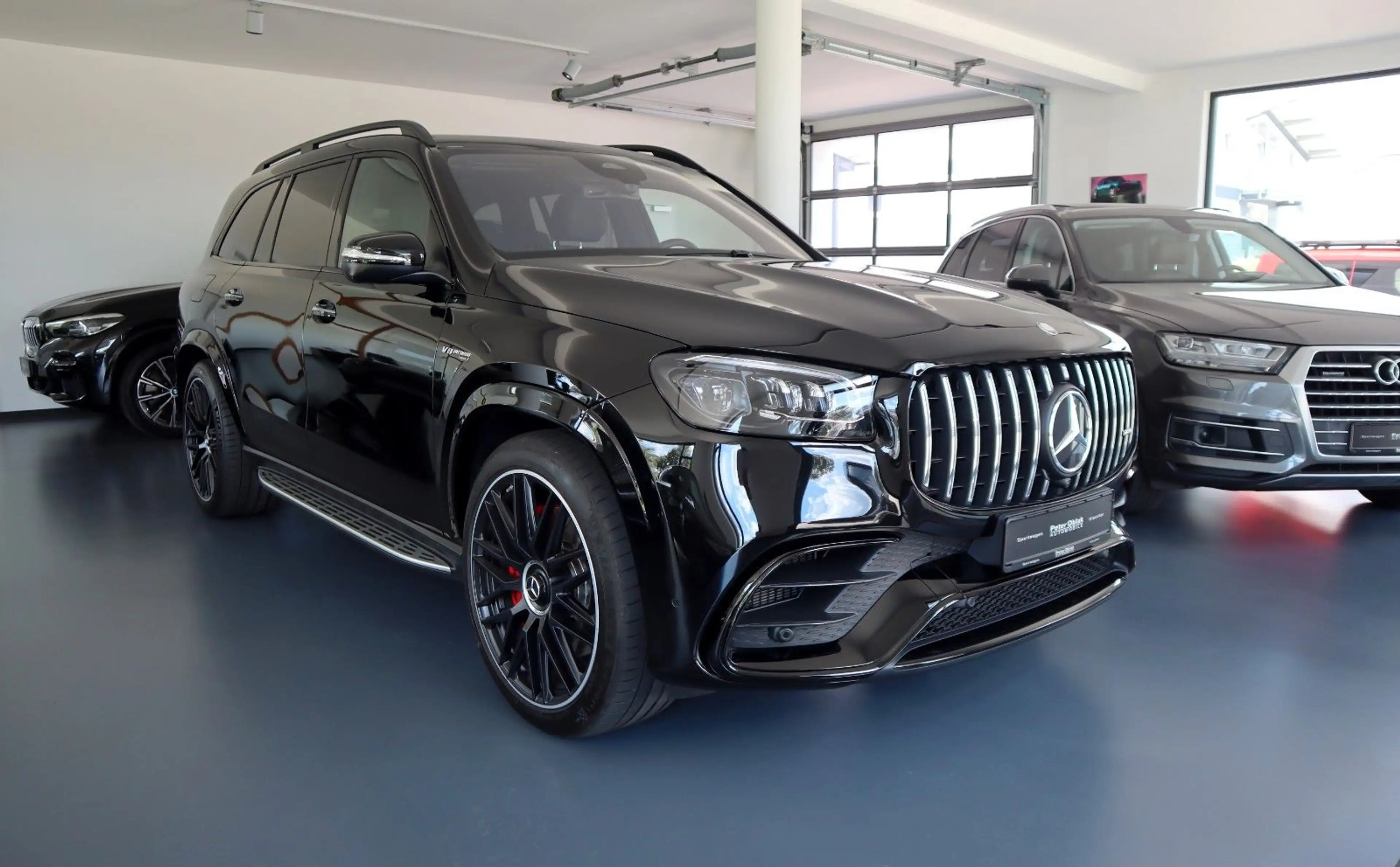 Mercedes-Benz GLS 63 AMG AMG / Carbon / 23" / Burmester / Standh. — photo 3