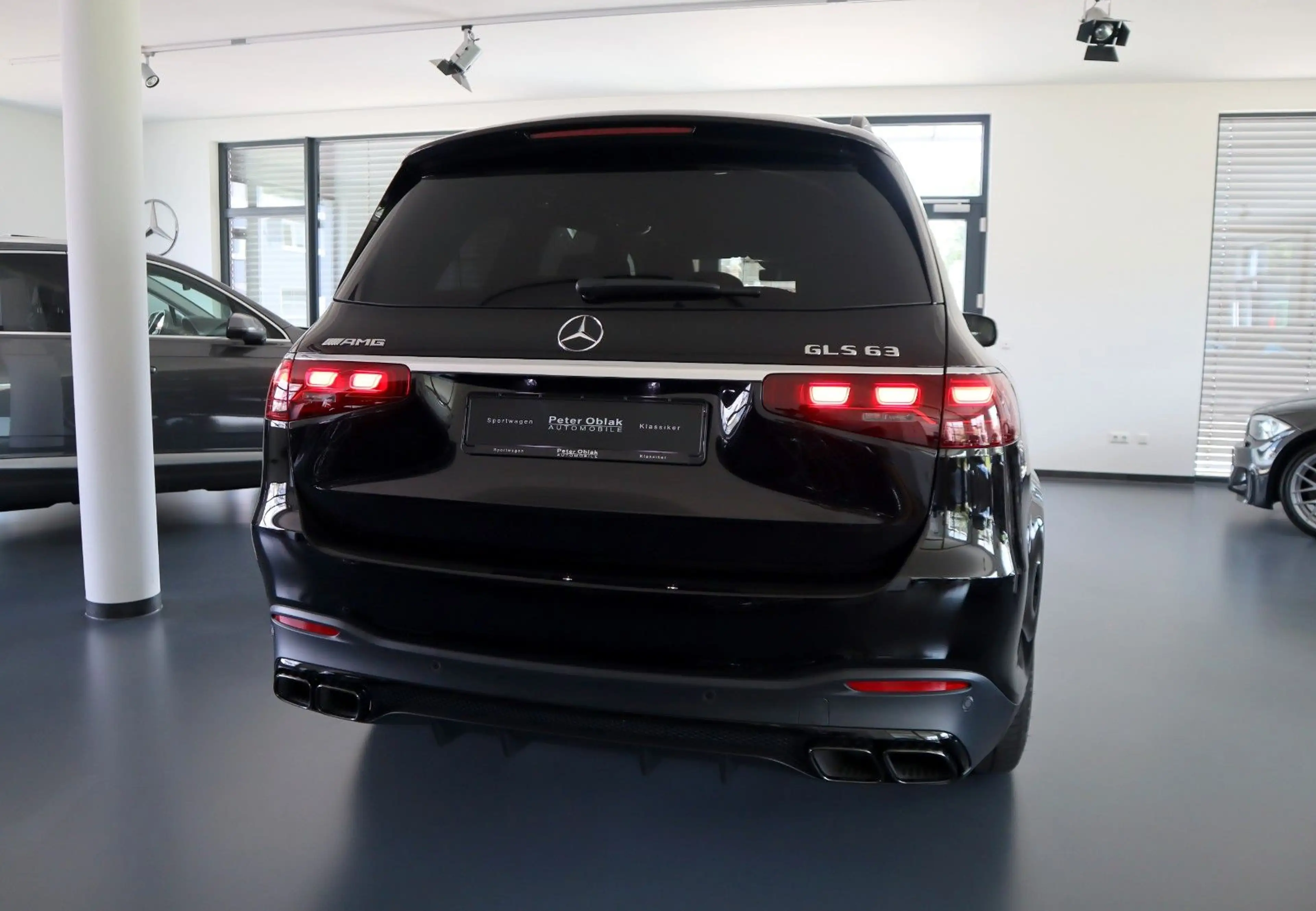 Mercedes-Benz GLS 63 AMG AMG / Carbon / 23" / Burmester / Standh. — photo 5
