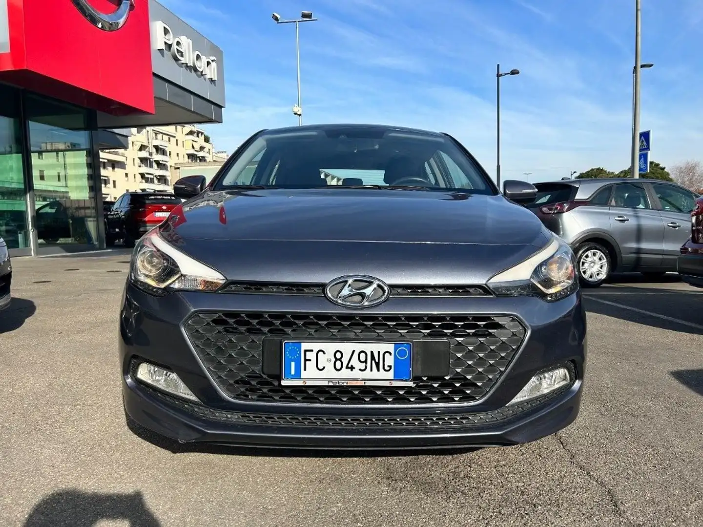 Hyundai i20 1.1 CRDi 12V 5P PER NEOPAT-GARANZIA-KM CERTIFIC - 1