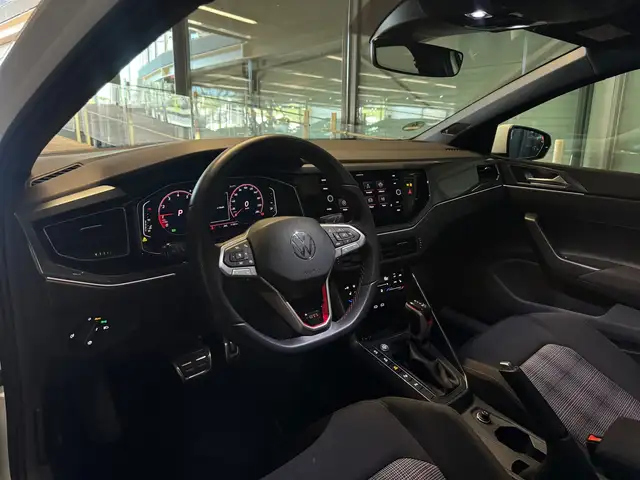 Volkswagen Polo view 2