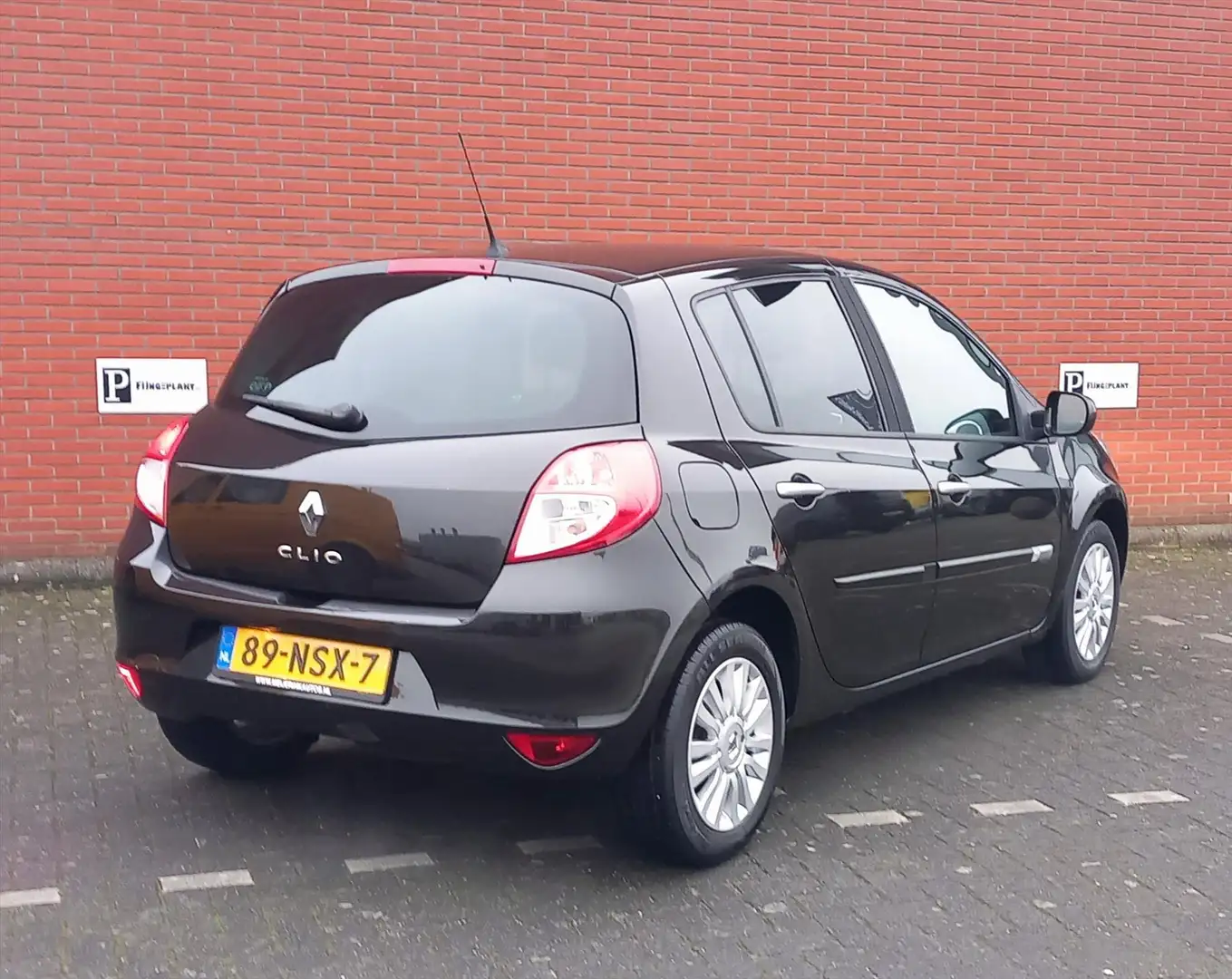 Renault Clio 1.2 16V 55 KW 5D Collection Schwarz - 2