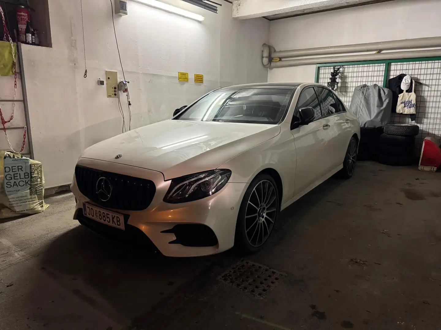 Mercedes-Benz E 220 d 9G-TRONIC AMG Line - 1