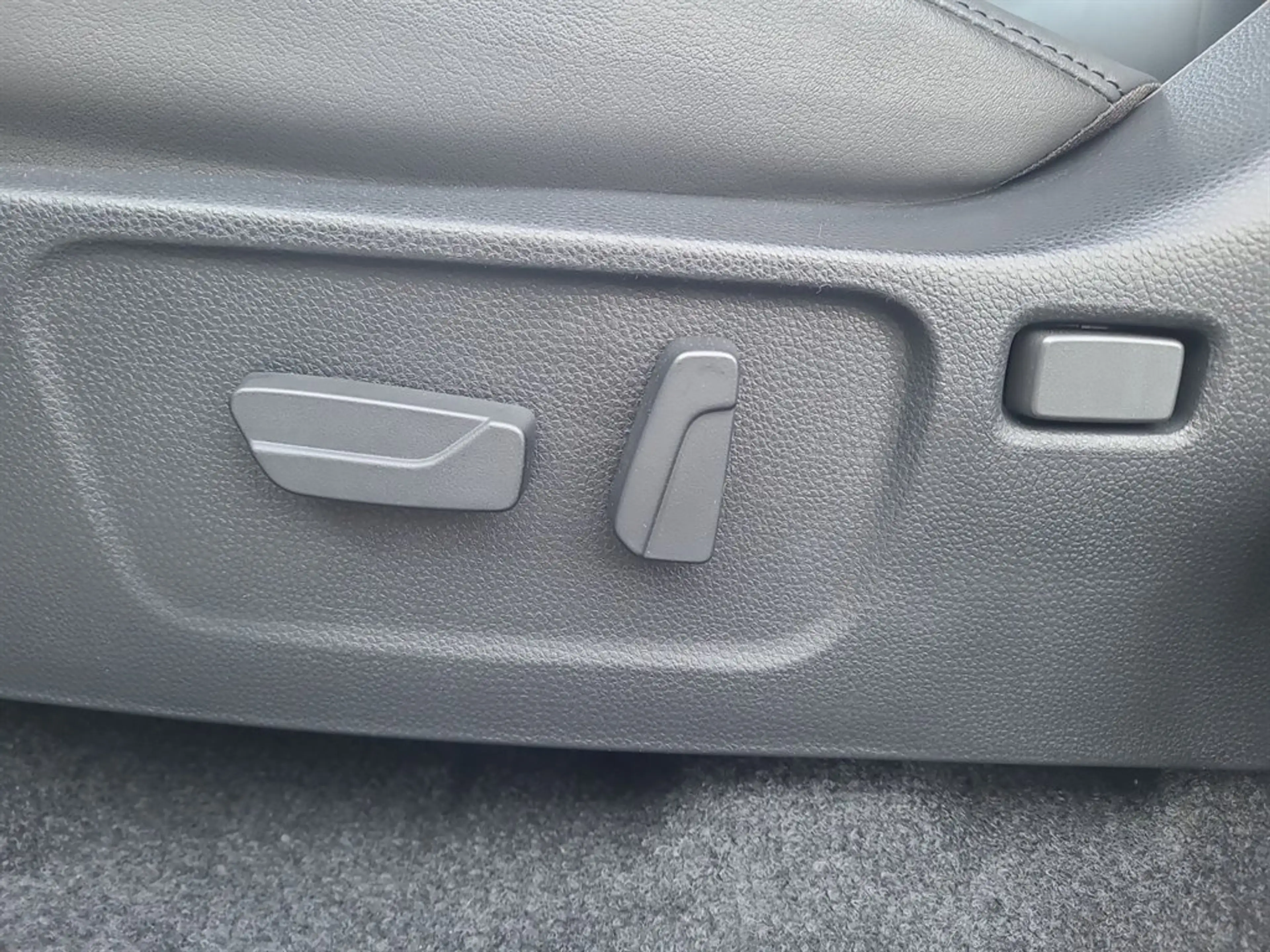 Isuzu D-Max Double Cab 4x4 LSE A/T Face Lift — photo 7