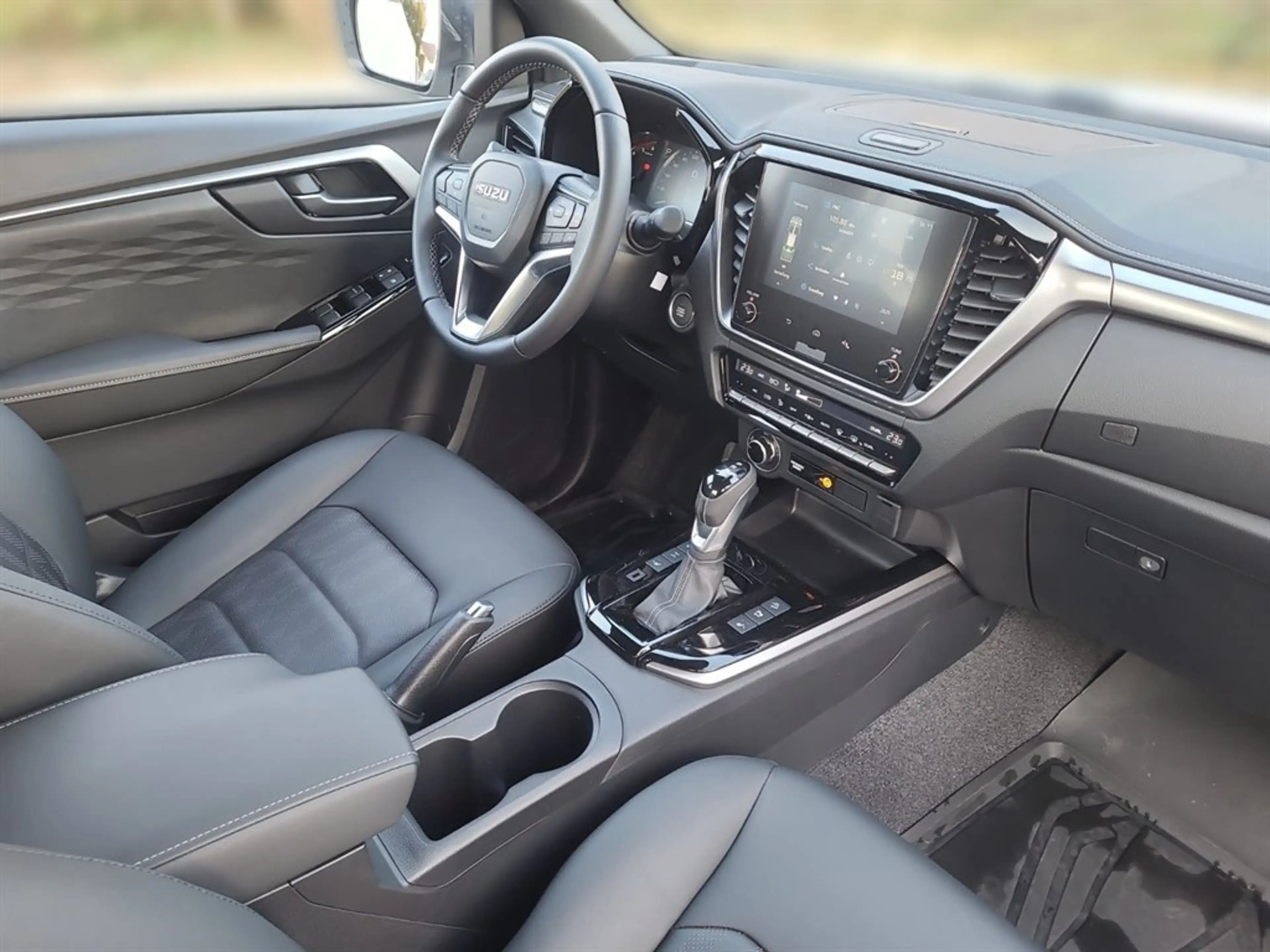 Isuzu D-Max Double Cab 4x4 LSE A/T Face Lift — photo 14