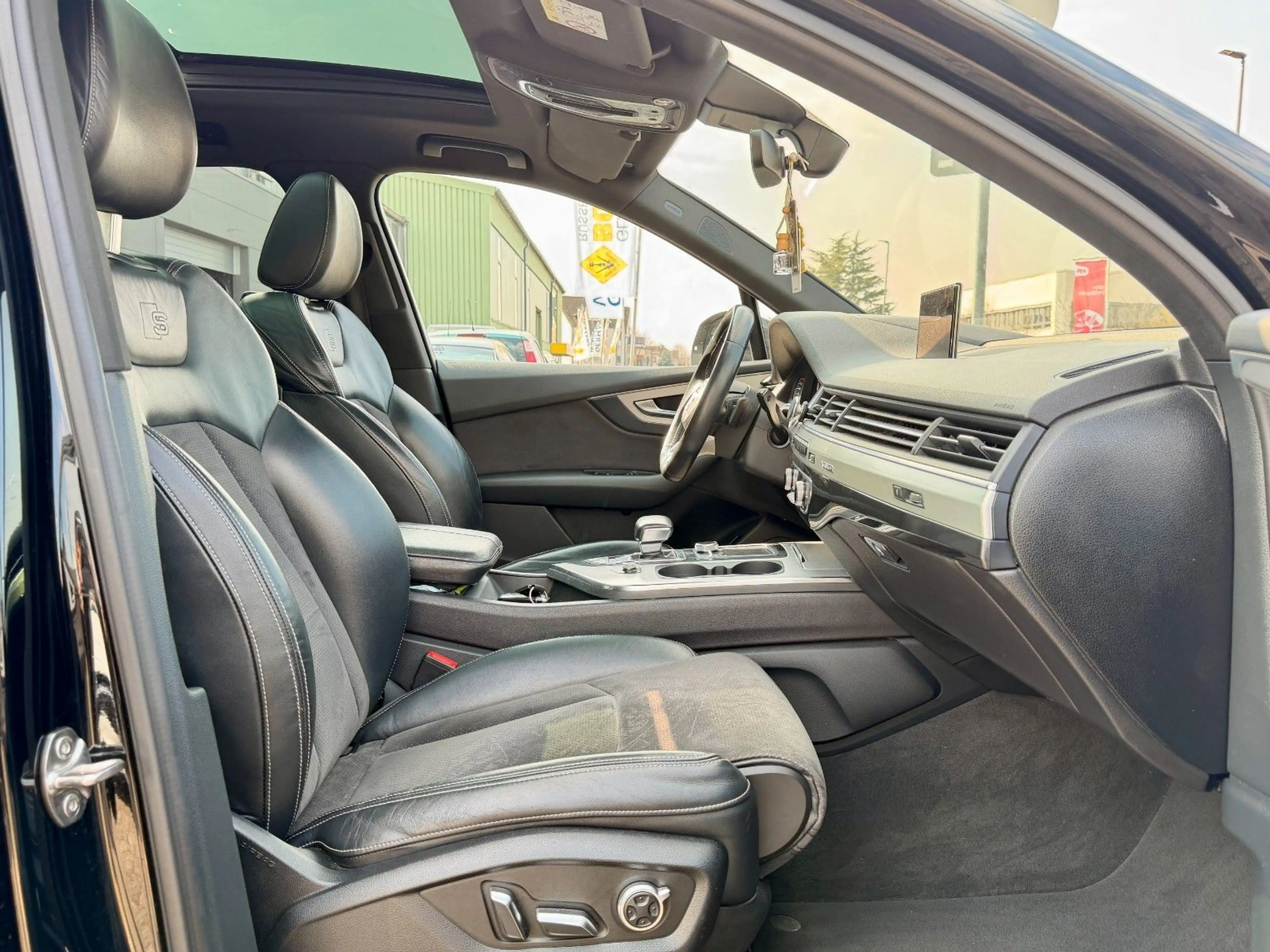 Audi SQ7 quattro*Panorama*7-Sitzer*NachtSich*Bose*Cam — photo 13