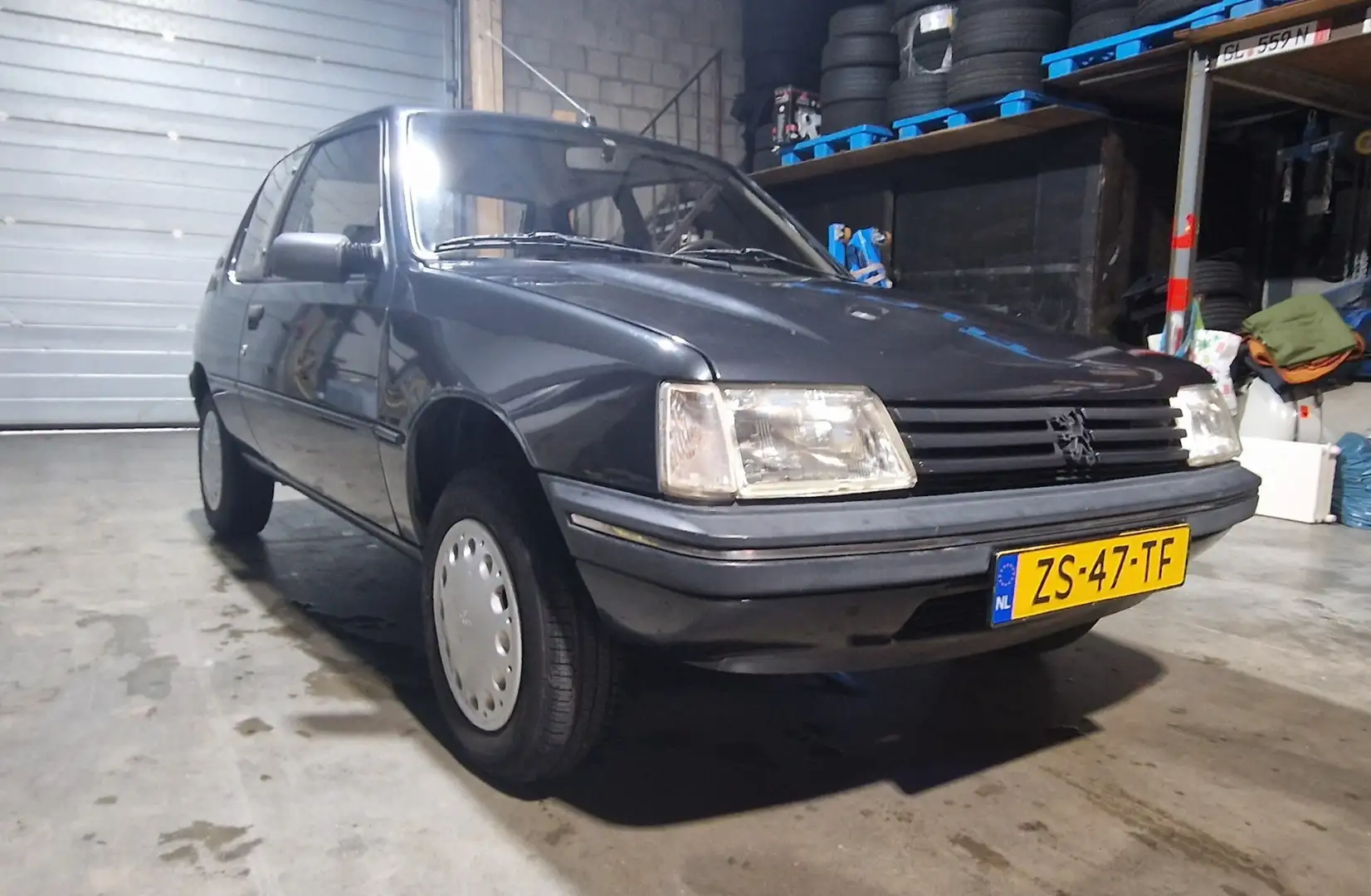 Peugeot 205 1.6 XT Grau - 1