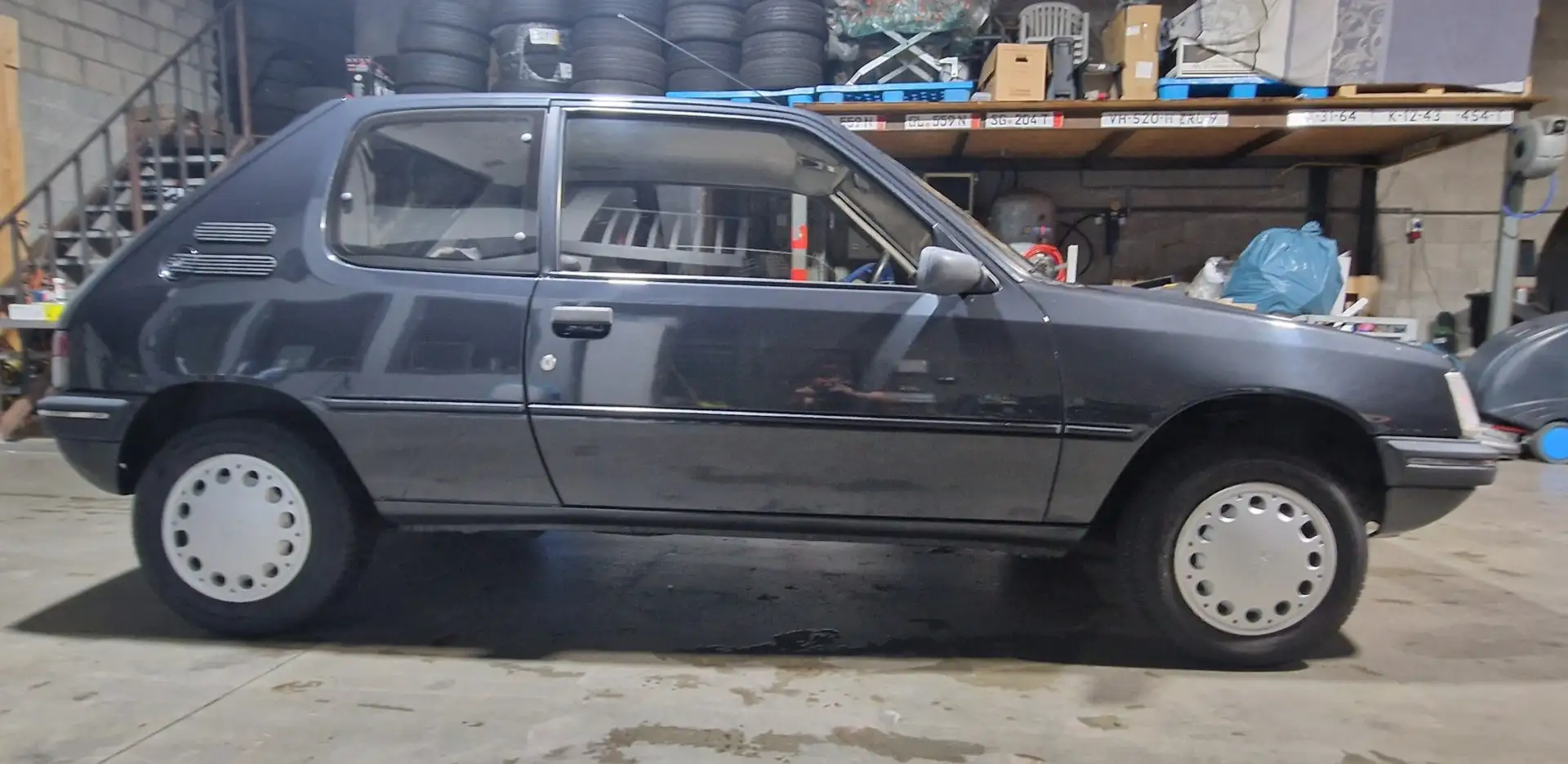 Peugeot 205 1.6 XT Grau - 2