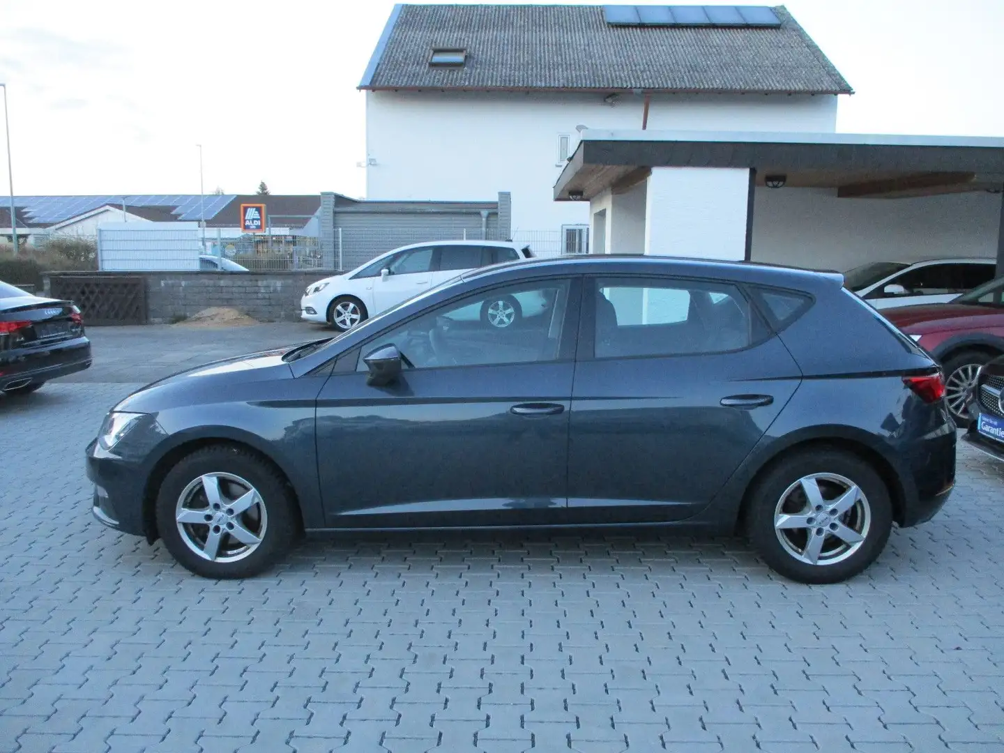 SEAT Leon 1.6 TDI Reference NAVI PDC TEMPOM Grau - 1