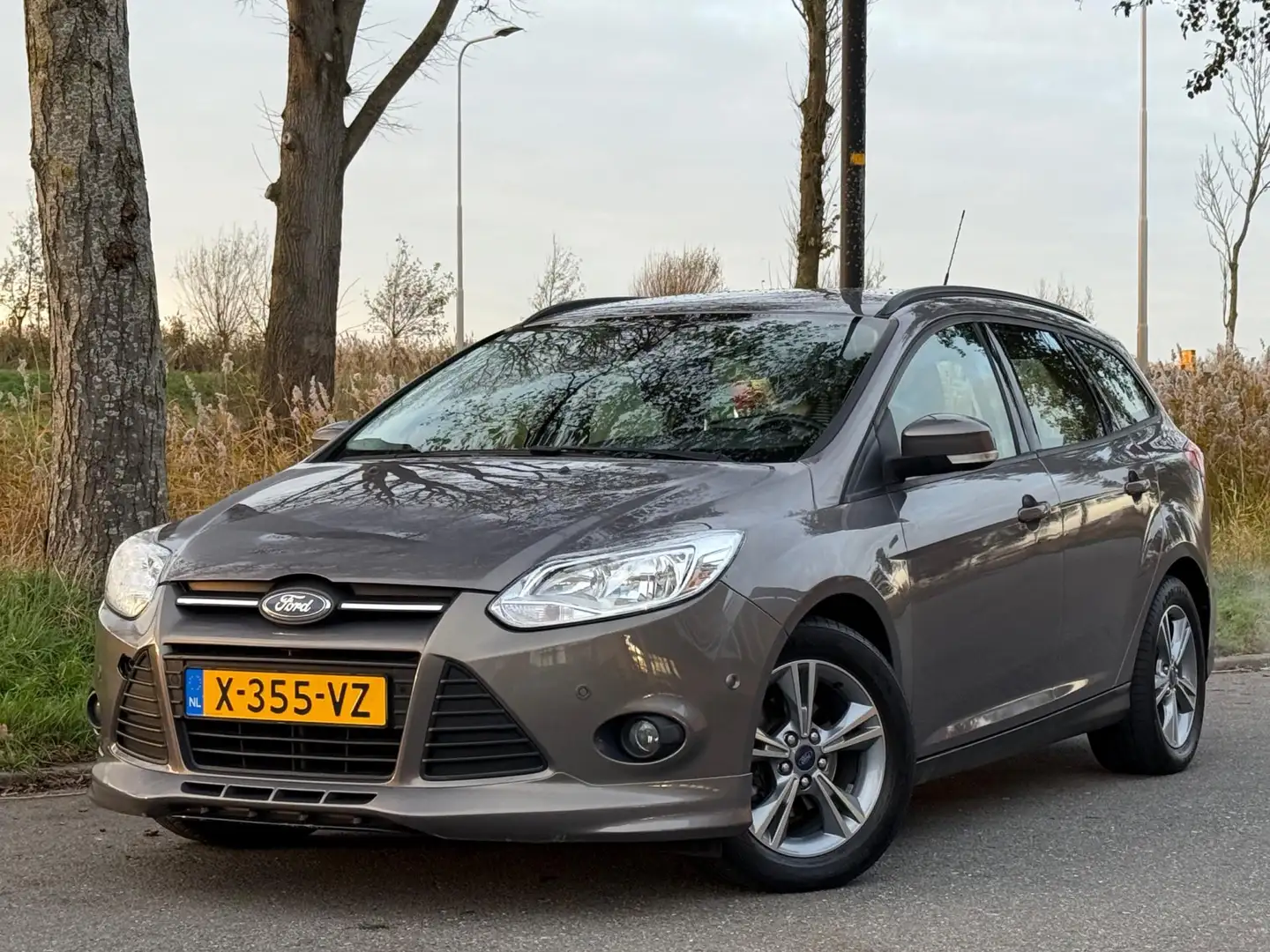 Ford Focus Wagon 1.0 125PK Titanium ST | Lunar Sky Metallic | Bruin - 2