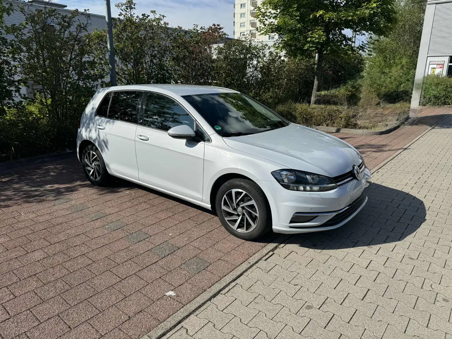 Volkswagen Golf 1.5 TSI ACT DSG Sound - 1