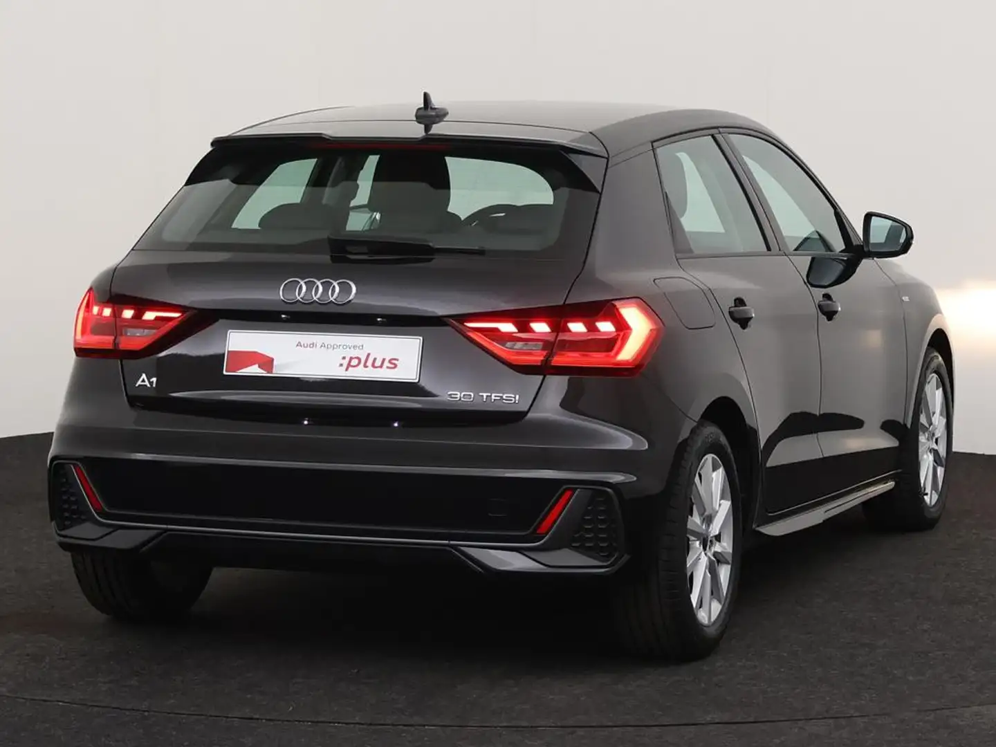 Audi A1 Sportback S-Line 30 TFSI 116 PK S-tronic / PDC / C Zwart - 2