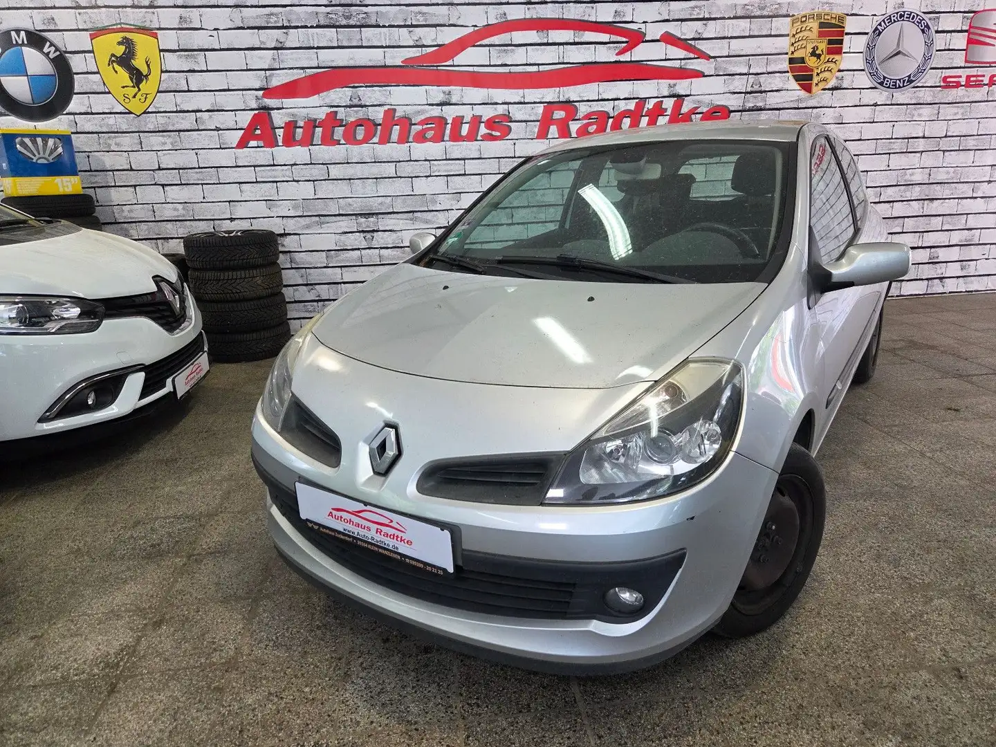 Renault Clio Expression 1.2 16V *Technisck OK* - 1