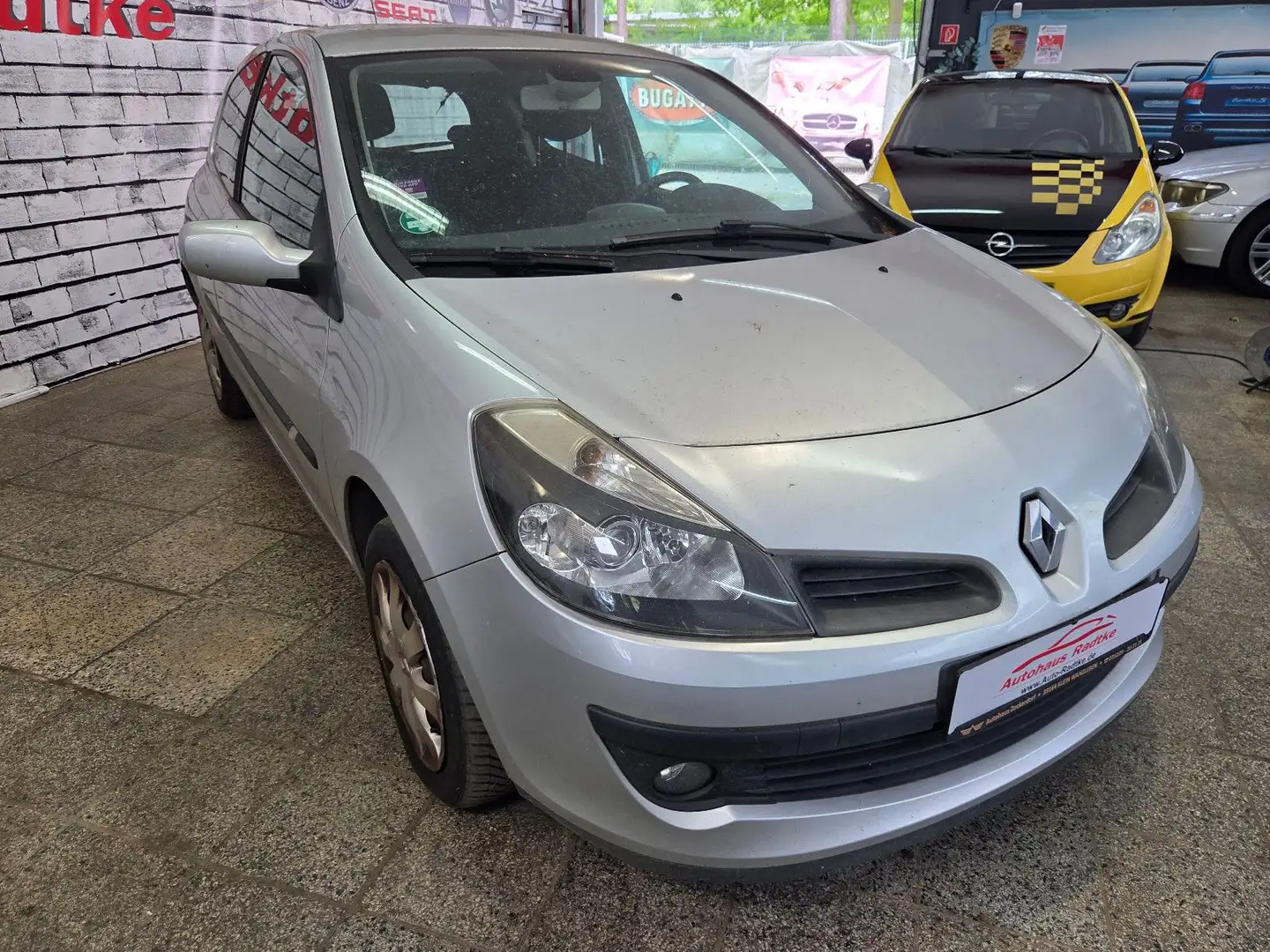 Renault Clio Expression 1.2 16V *Technisck OK* - 2