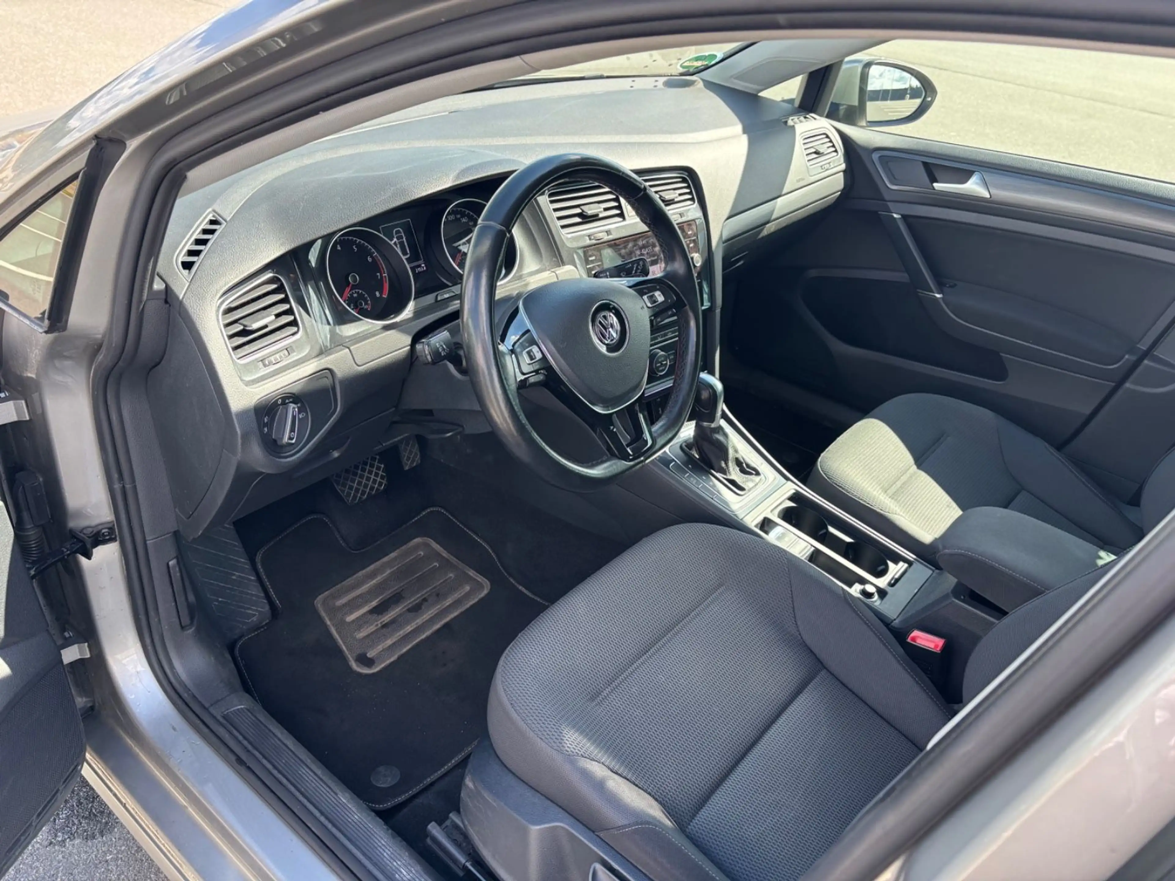 Volkswagen Golf VII 1.4 TSI Variant Comfortline Xenon ACC — photo 11
