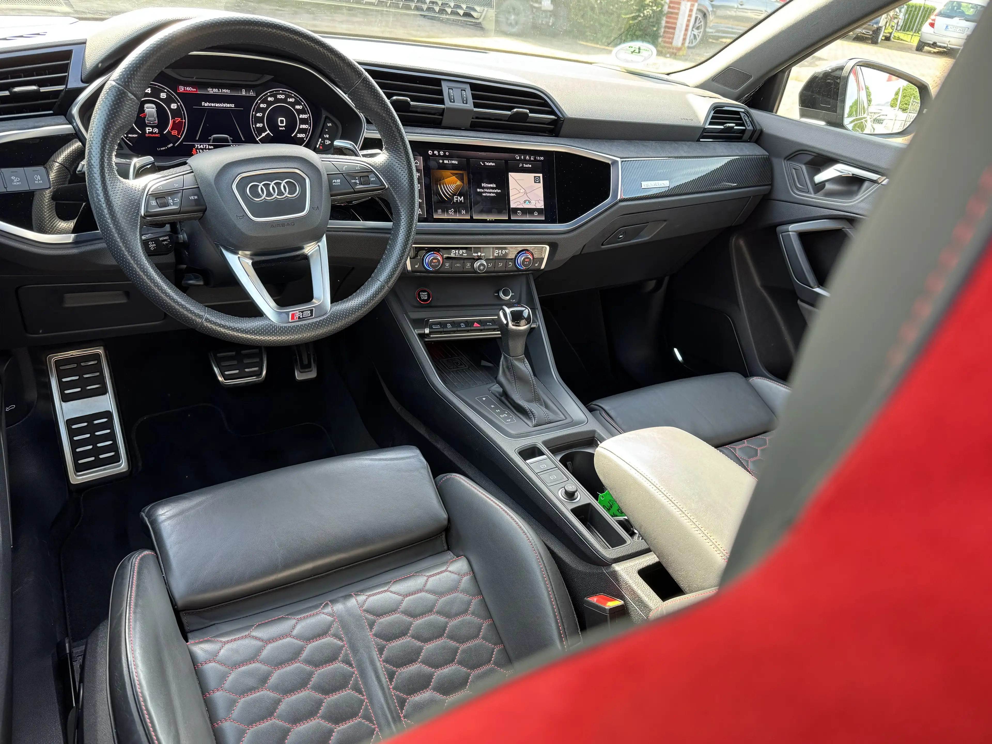 Audi RS Q3 2.5 TFSI quattro AHK 360Grad B&O Raute Leder Panodach — photo 6