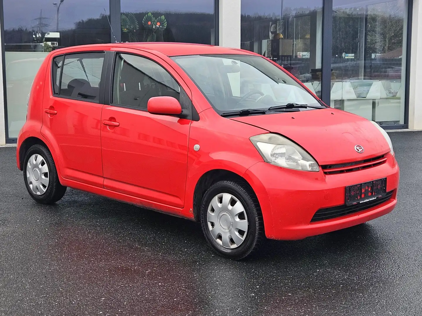 Daihatsu Sirion Rot - 1