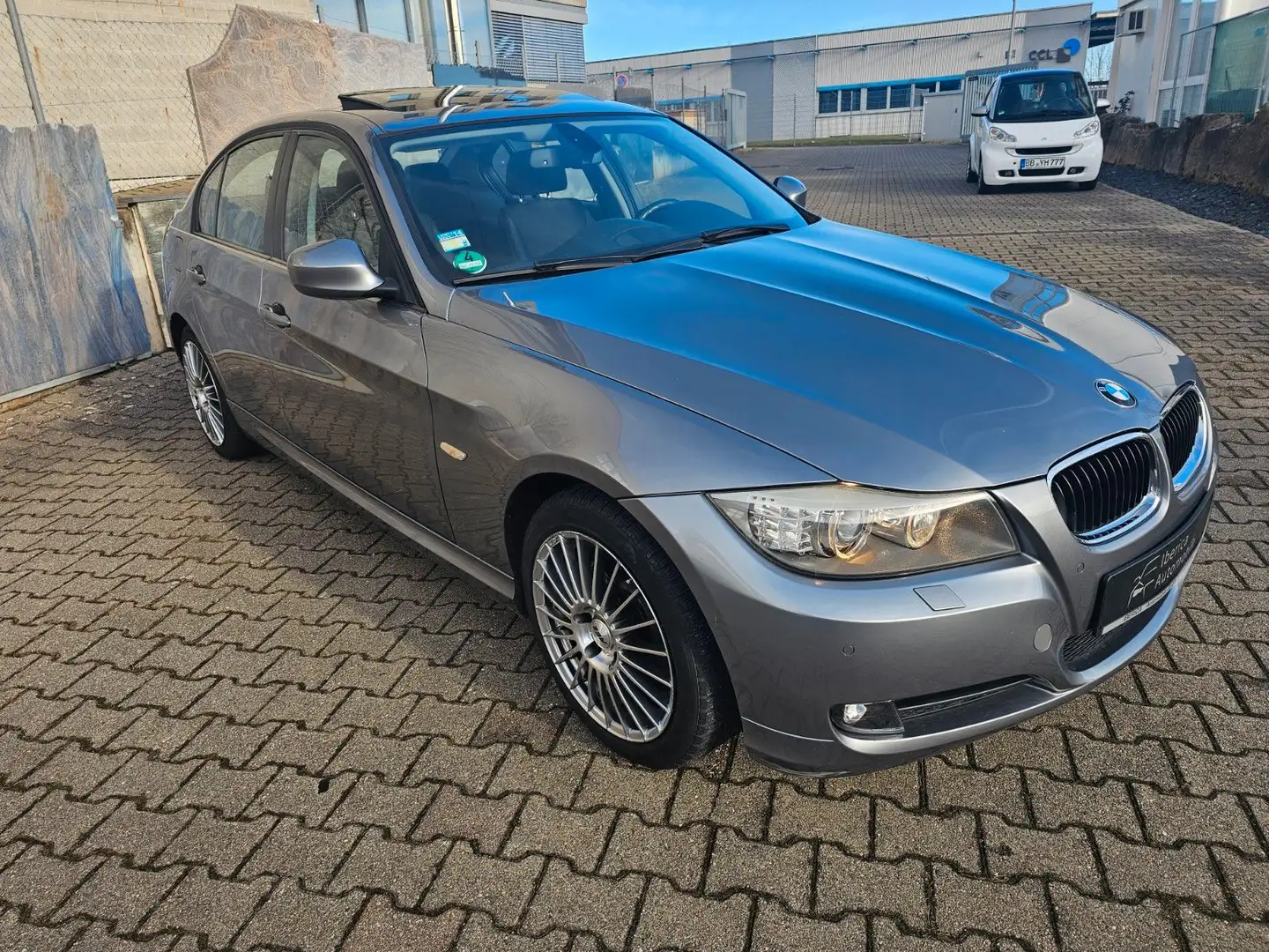 BMW 320 3 Lim. 320d*NAVI*XENON*SCHIEBEDACH*PDC Grau - 2
