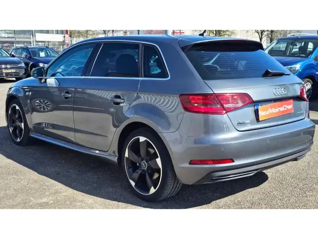 Audi E-Tron view 18