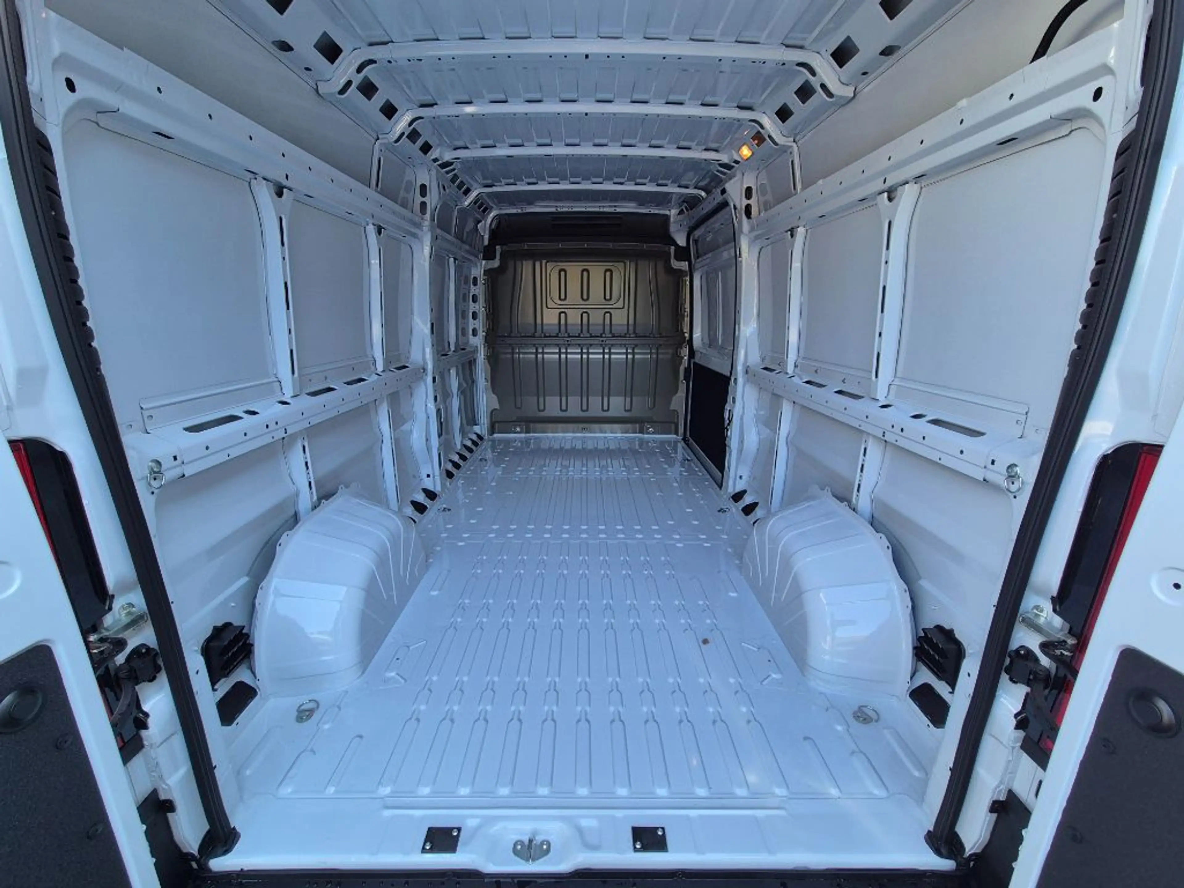 Peugeot Boxer 2,2 HDI 140 L3H2 — photo 8