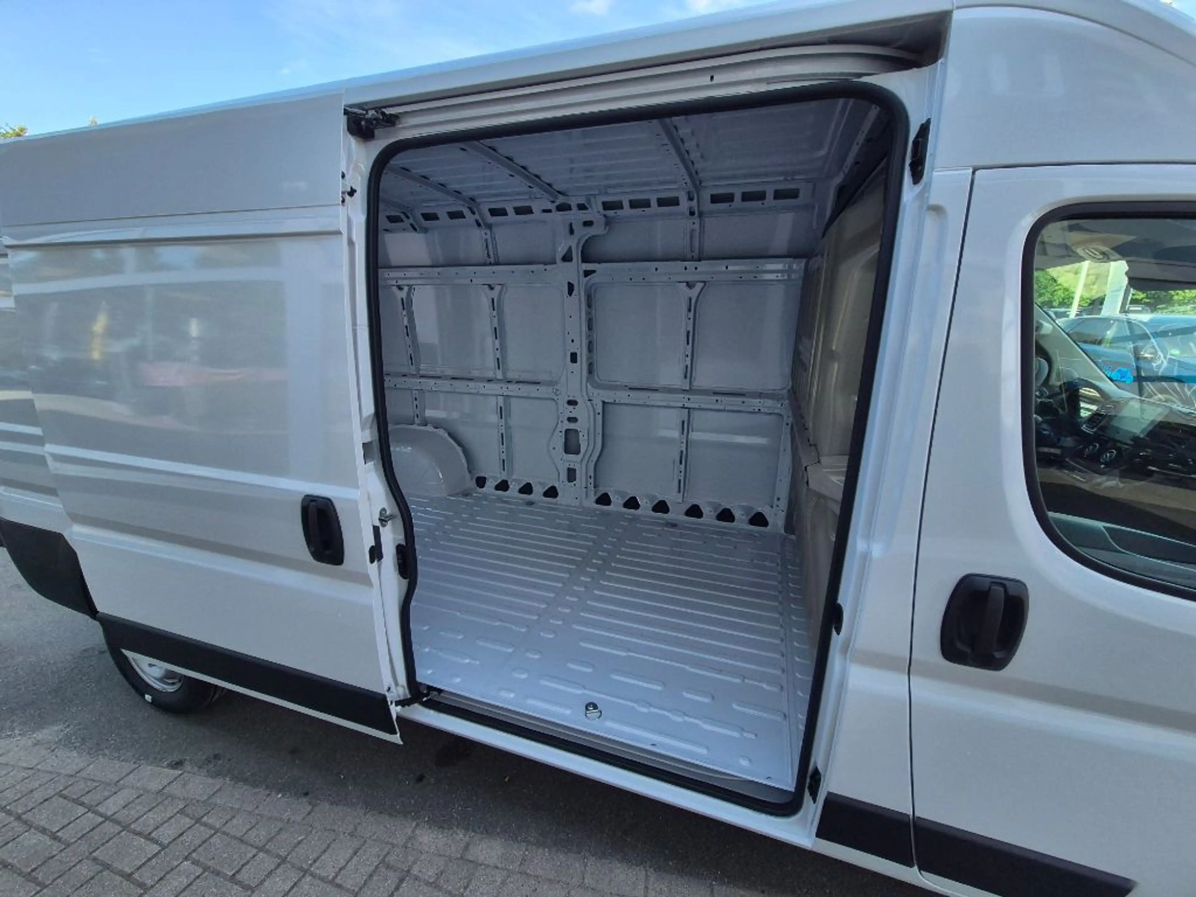 Peugeot Boxer 2,2 HDI 140 L3H2 — photo 9