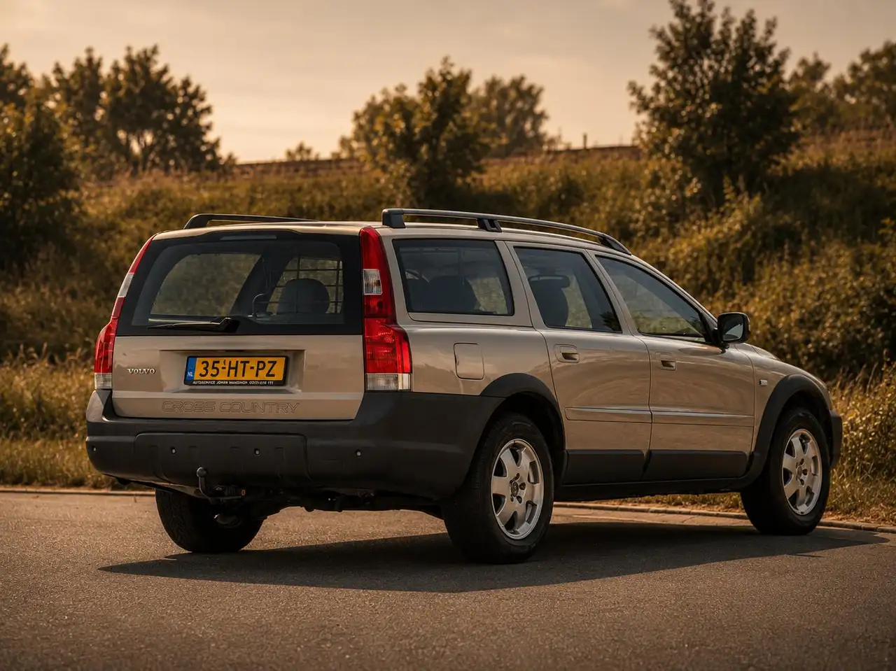 Volvo XC70 Cross Country 2.4 T Geartr. Comf. Automaat | Mooie, foto 5