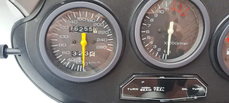 Suzuki GSX 600 - foto 3