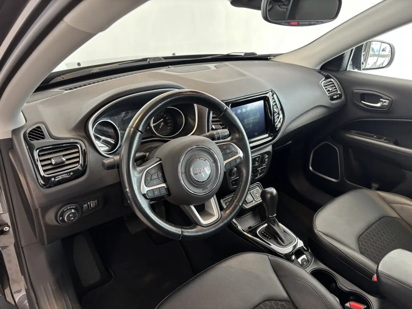 Jeep Compass 1.3T NightEagle Liberty Ed., Automaat, Trekhaak Gris - 2