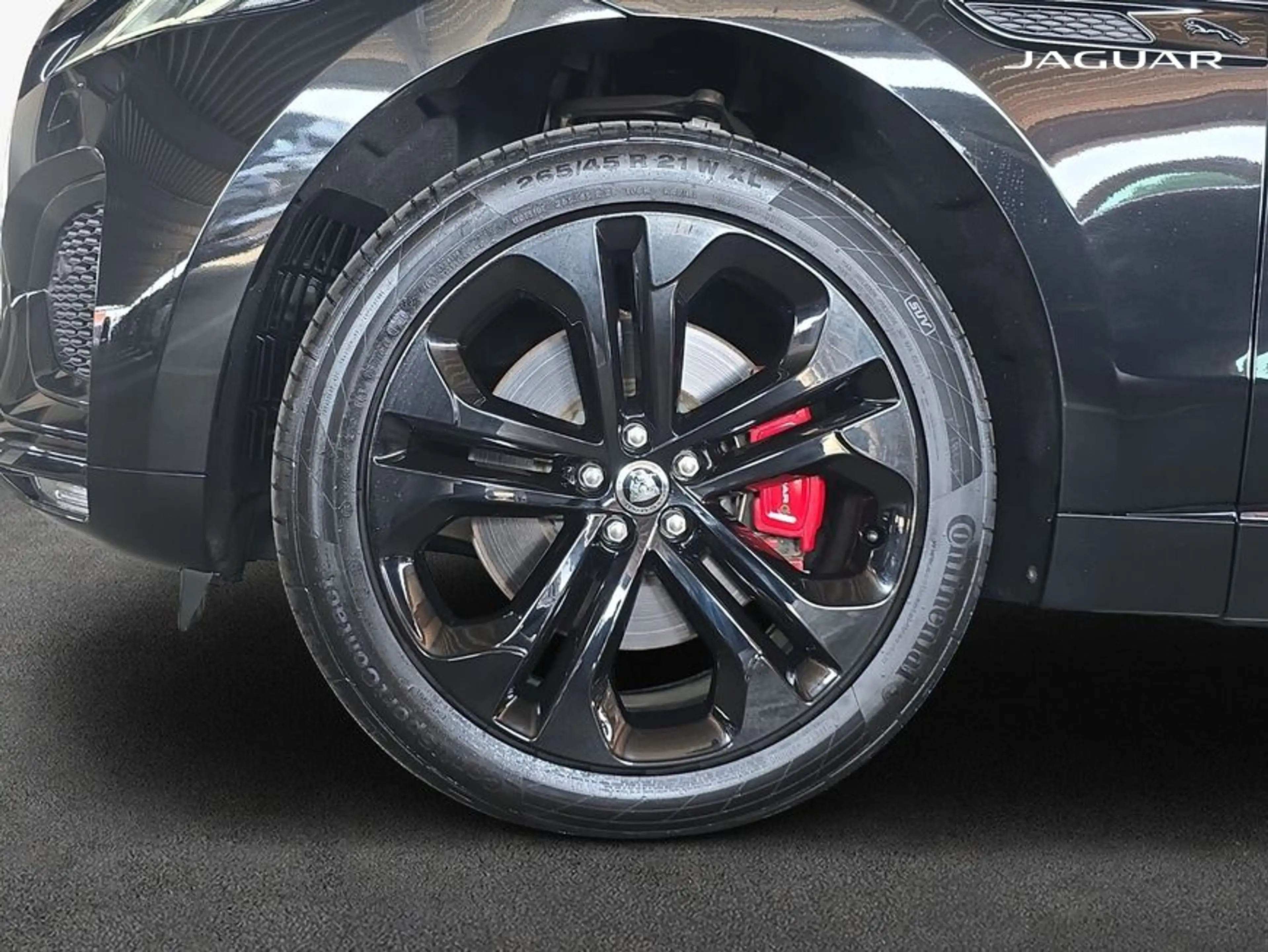 Jaguar F-Pace D300 AWD R-Dynamic SE — photo 8