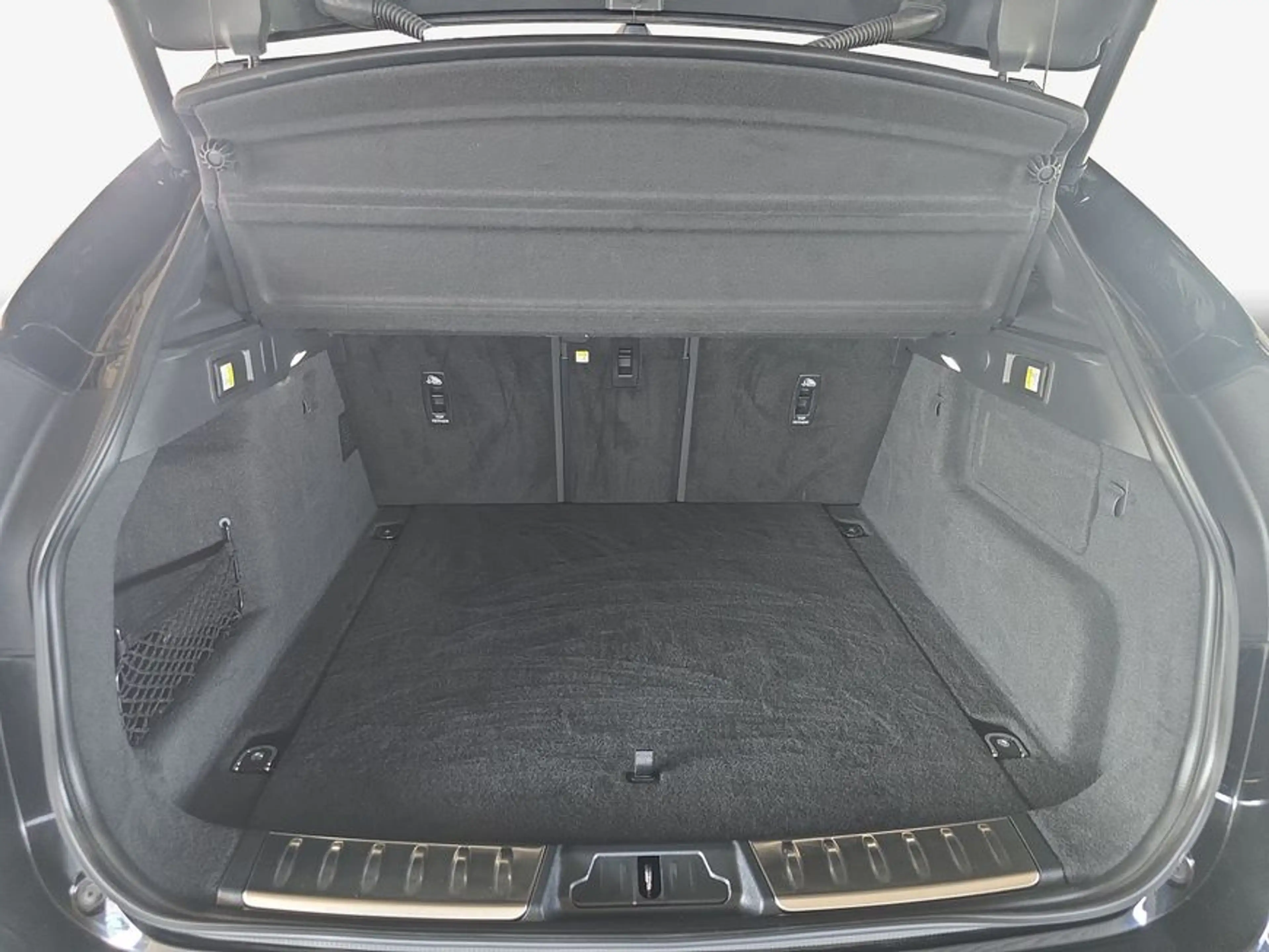 Jaguar F-Pace D300 AWD R-Dynamic SE — photo 10