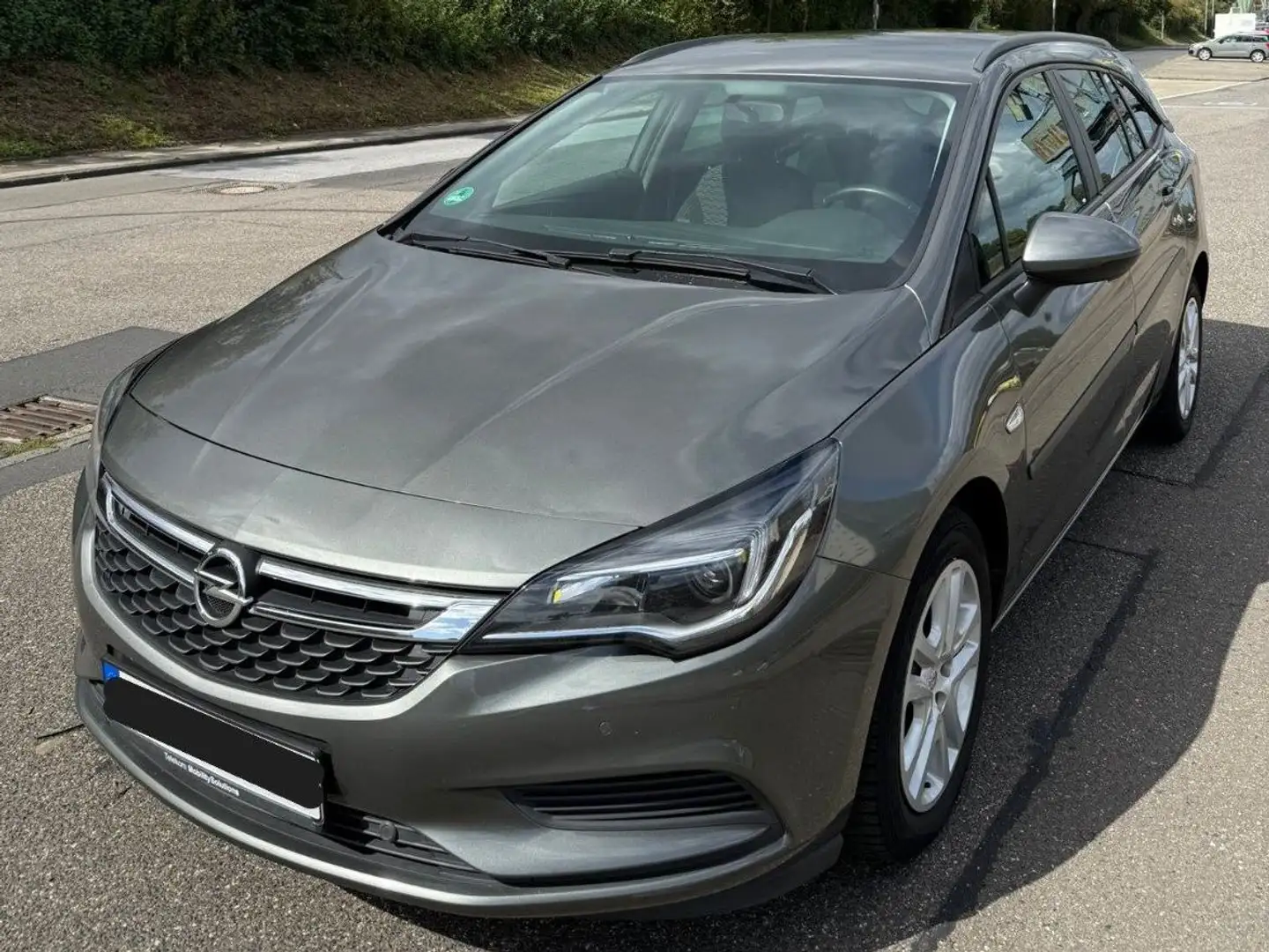 Opel Astra Astra 1.6 D Start/Stop Sports Tourer Edition Šedá - 1