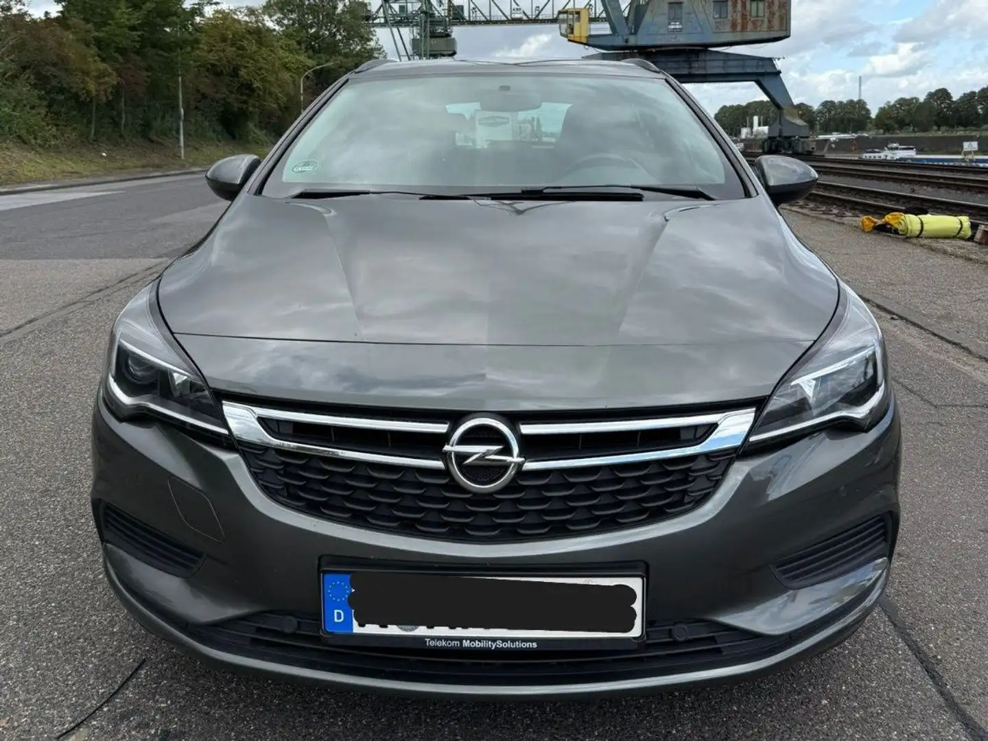 Opel Astra Astra 1.6 D Start/Stop Sports Tourer Edition Šedá - 2