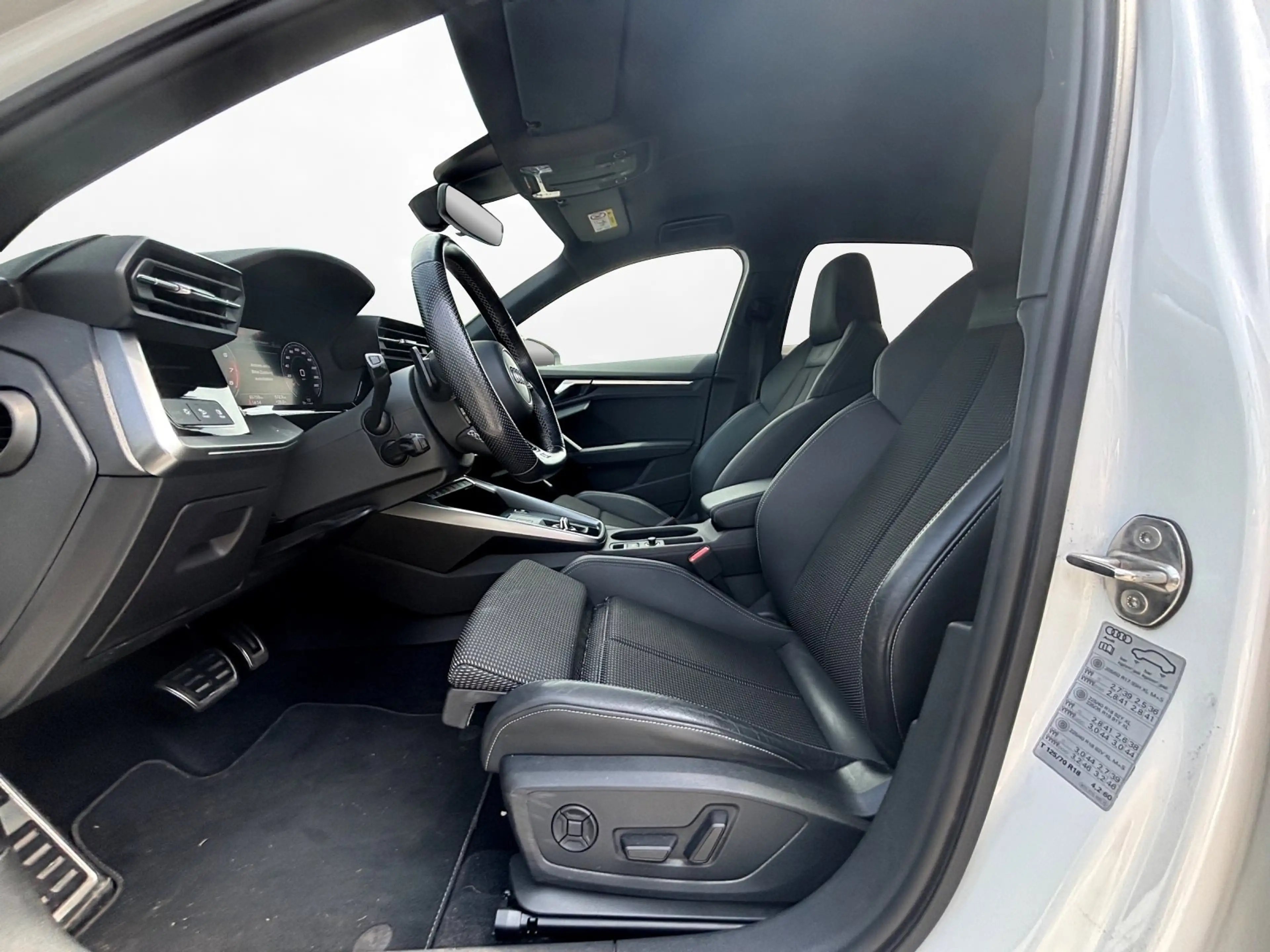 Audi S3 Sportback 2.0 TFSI quattro I Matrix LED I — photo 11