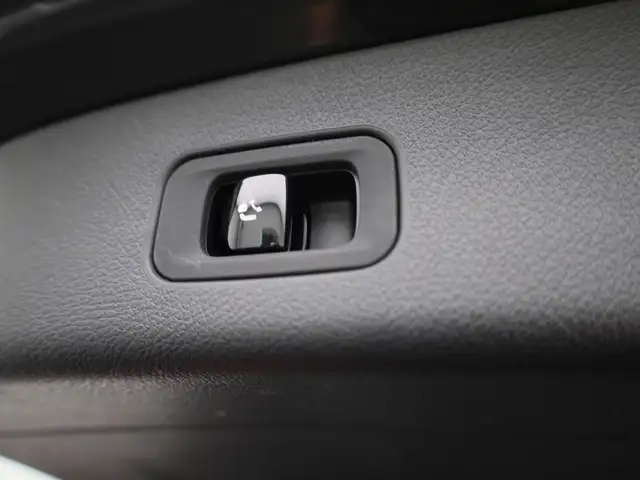 Mercedes-Benz GLC view 13