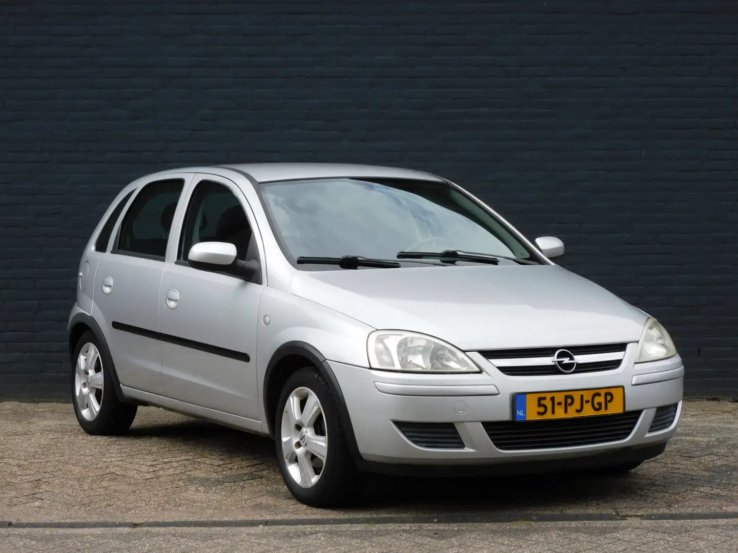Opel Corsa 1.4-16V Maxx IJSKOUDE AIRCO! CRUISE! NIEUWE DISTRI Grijs - 2