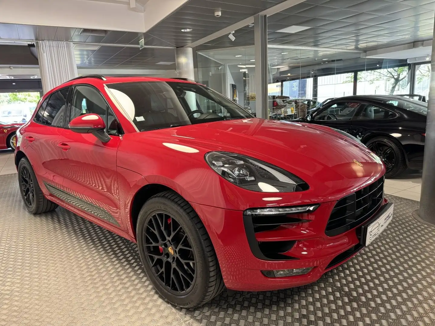 Porsche Macan 3.0 V6 360CH GTS PDK Rood - 2