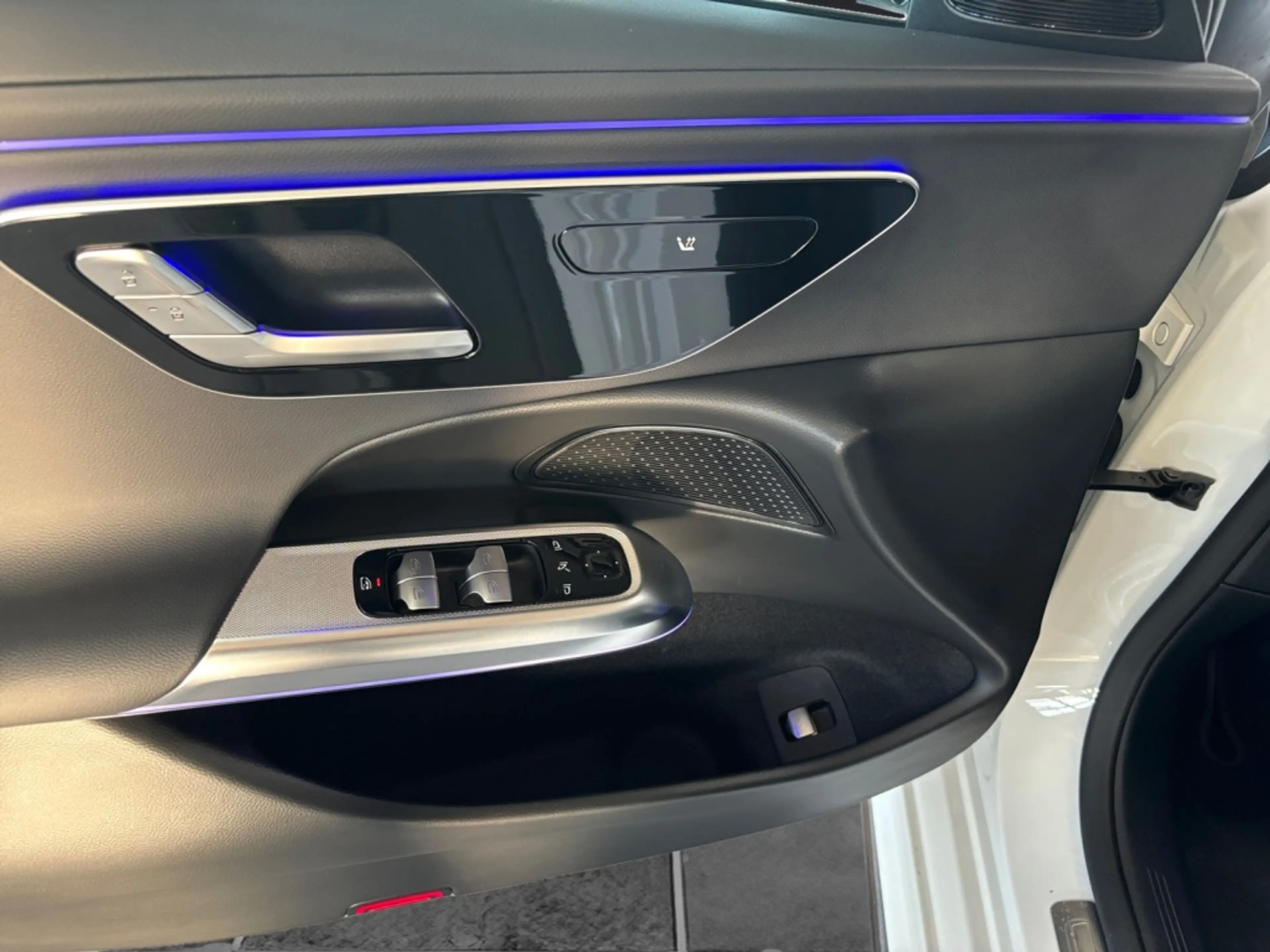 Mercedes-Benz E 220 d T Avantgarde*Advanced*LED*Kamera*AHK* — photo 9