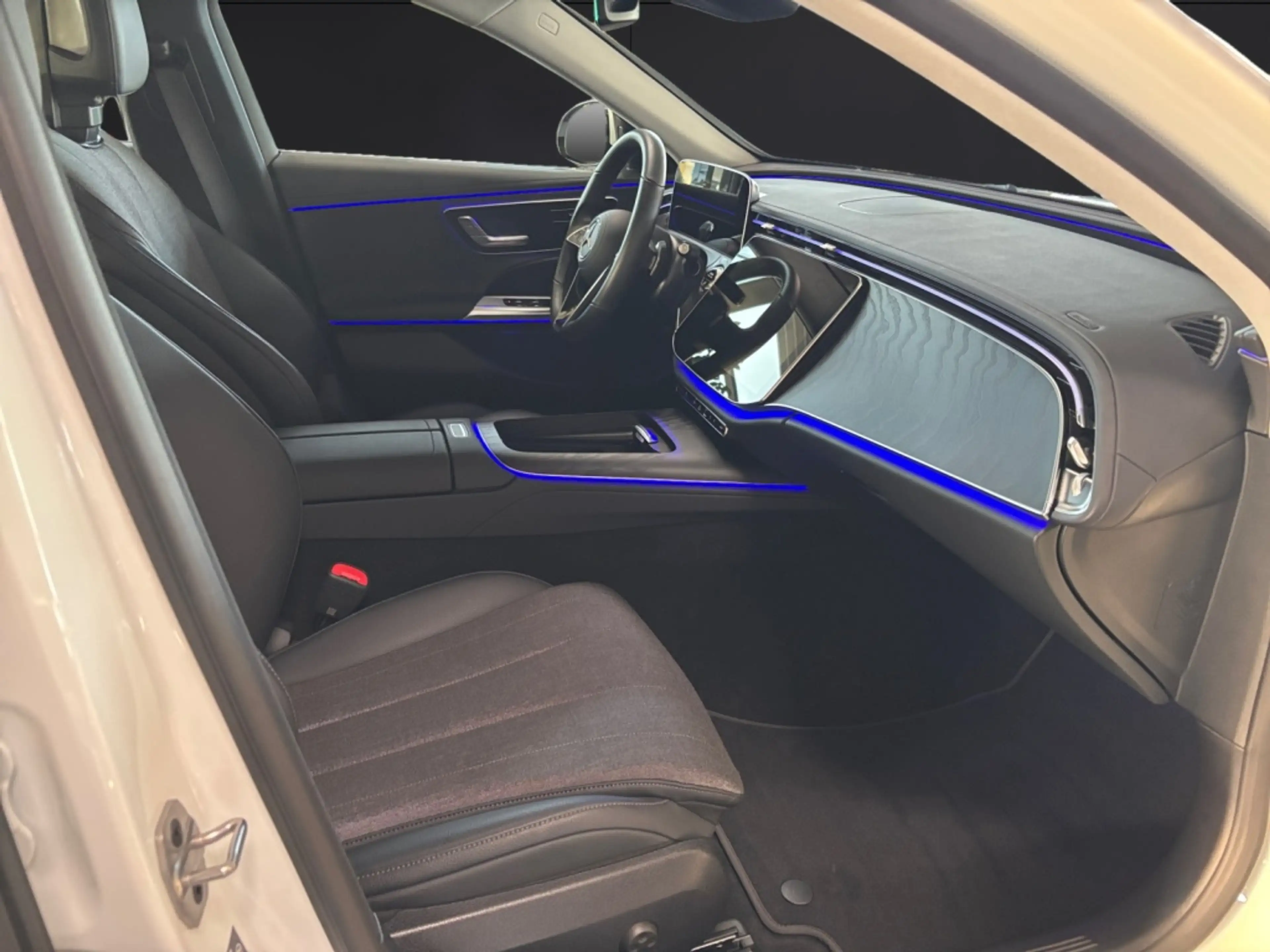 Mercedes-Benz E 220 d T Avantgarde*Advanced*LED*Kamera*AHK* — photo 6