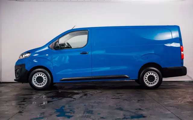 Opel Vivaro view 2