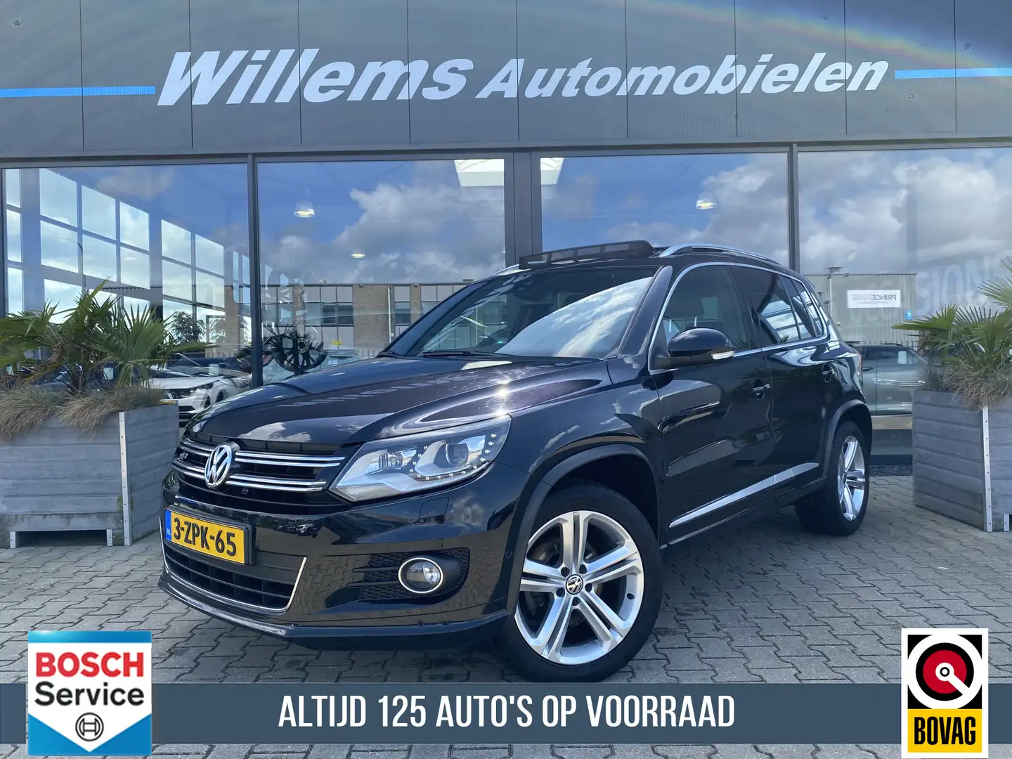 Volkswagen Tiguan 1.4 TSI R-Line Edition Afneembare Trekhaak, Panora Zwart - 1