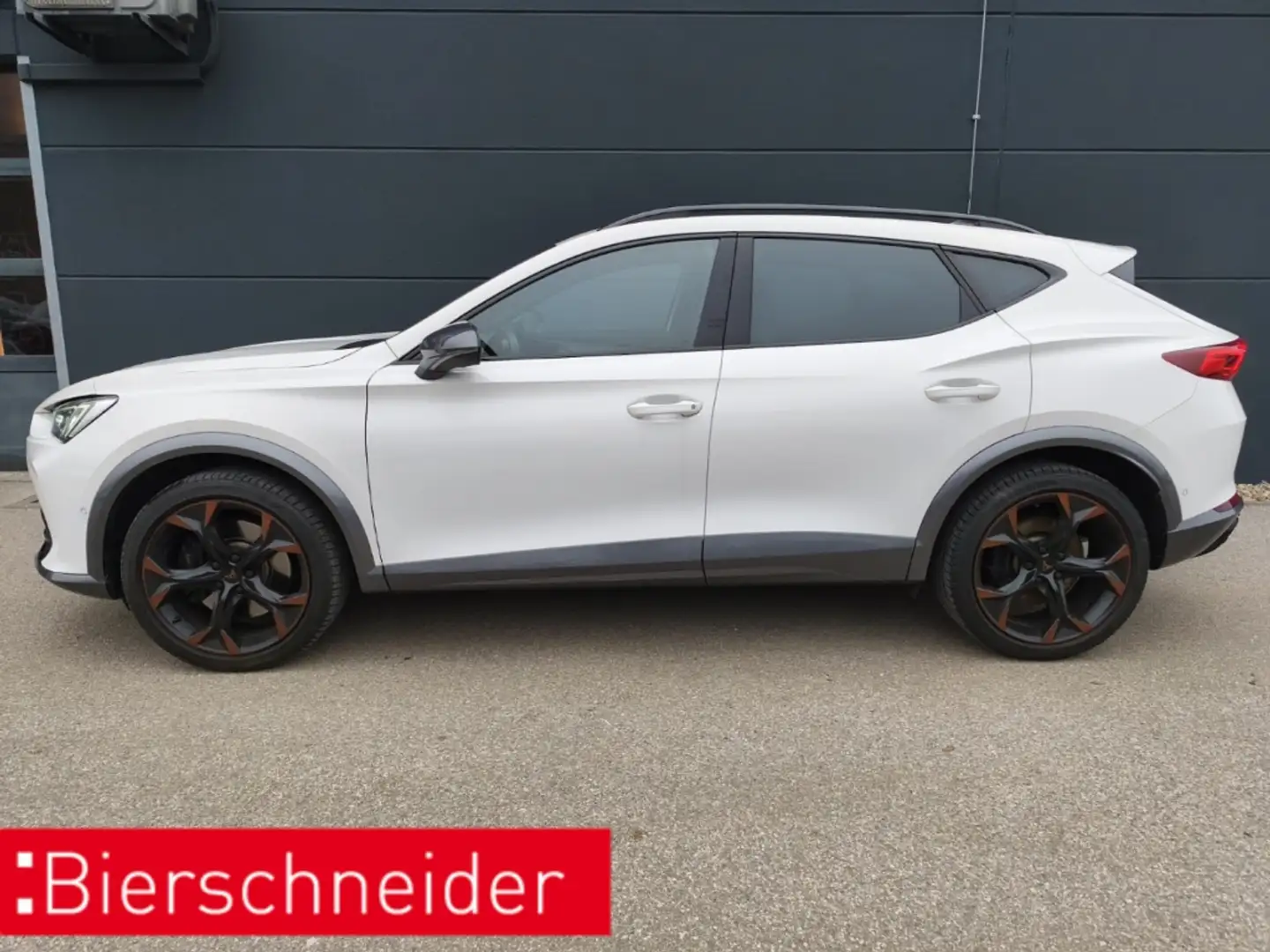 CUPRA Formentor 2.0 TSI DSG 4DRIVE VZ PANO AHK BEATS COPPER Weiß - 2