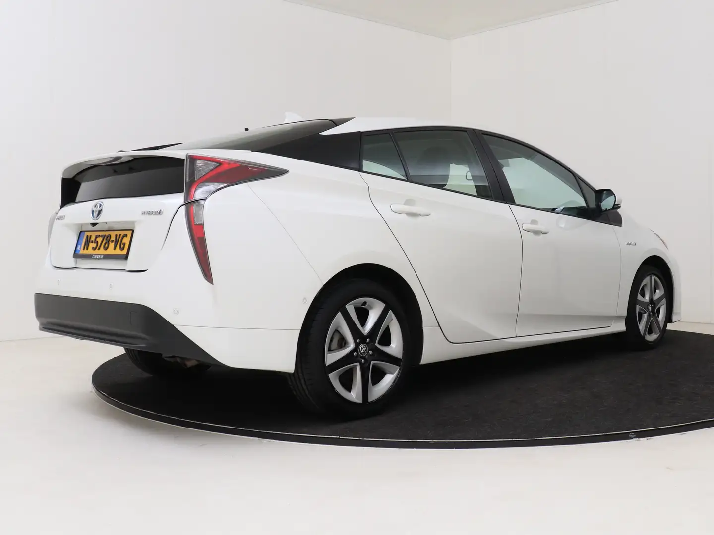 Toyota Prius 1.8 Executive Limited | JBL | Navigatie I Climate Wit - 2
