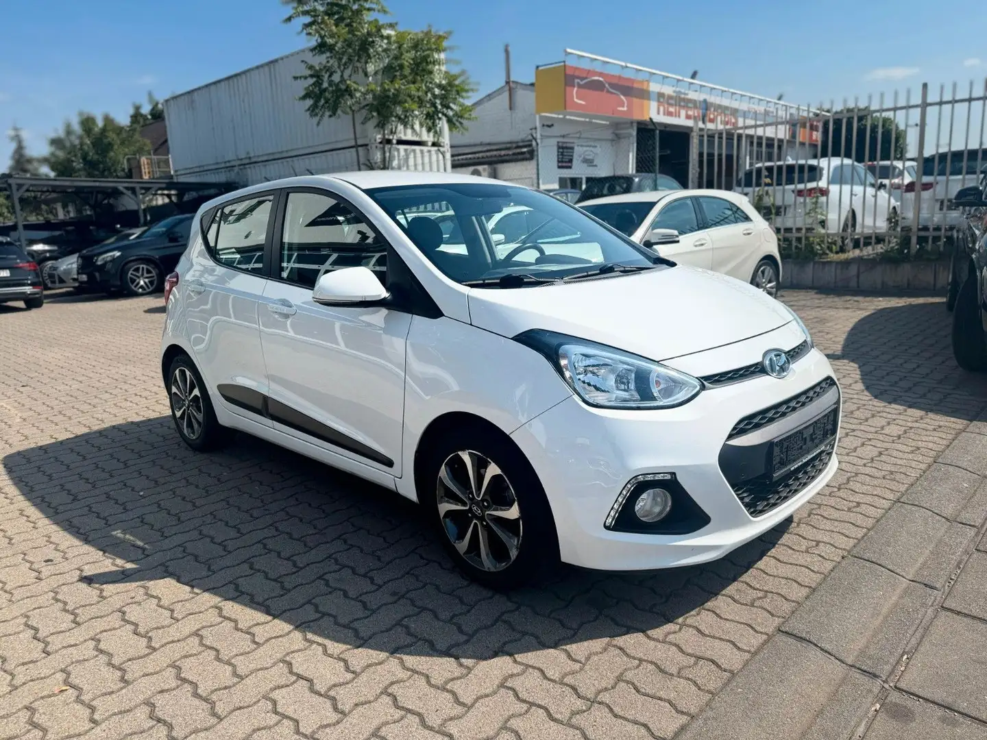 Hyundai i10 FIFA World Cup Edition*SHZG*KLIMA*L-HZG* Blanc - 1