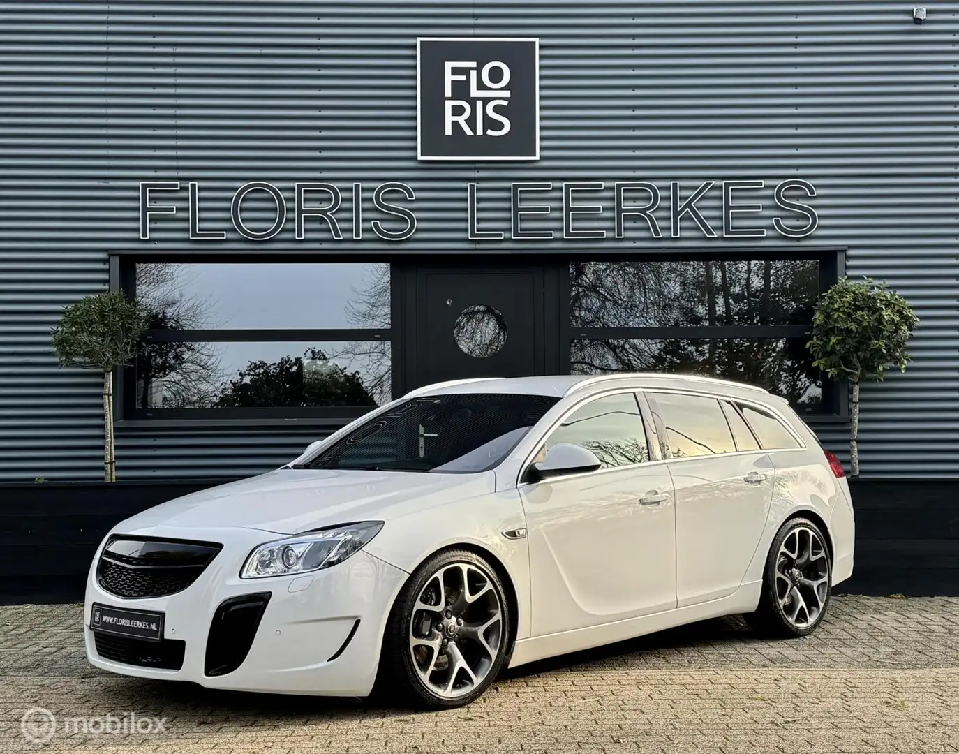 Opel Insignia Sports Tourer 2.8 T OPC 4x4 White - 1