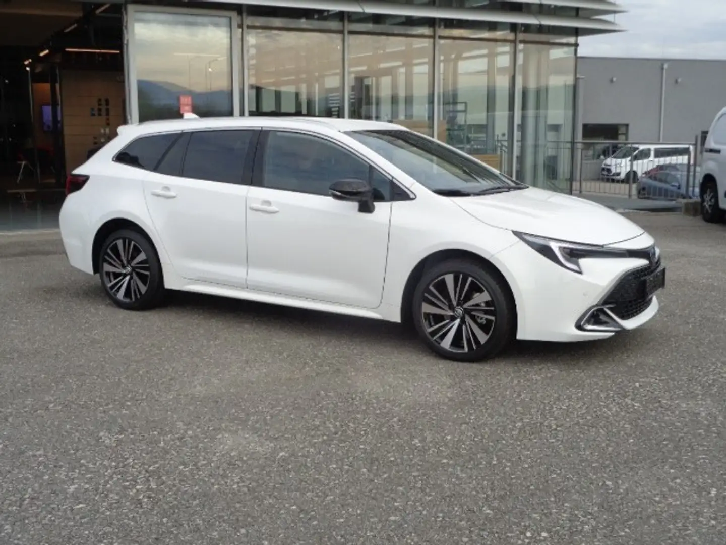 Toyota Corolla 1,8 Hybrid Touring Sports Active Drive *weiß Белый - 2