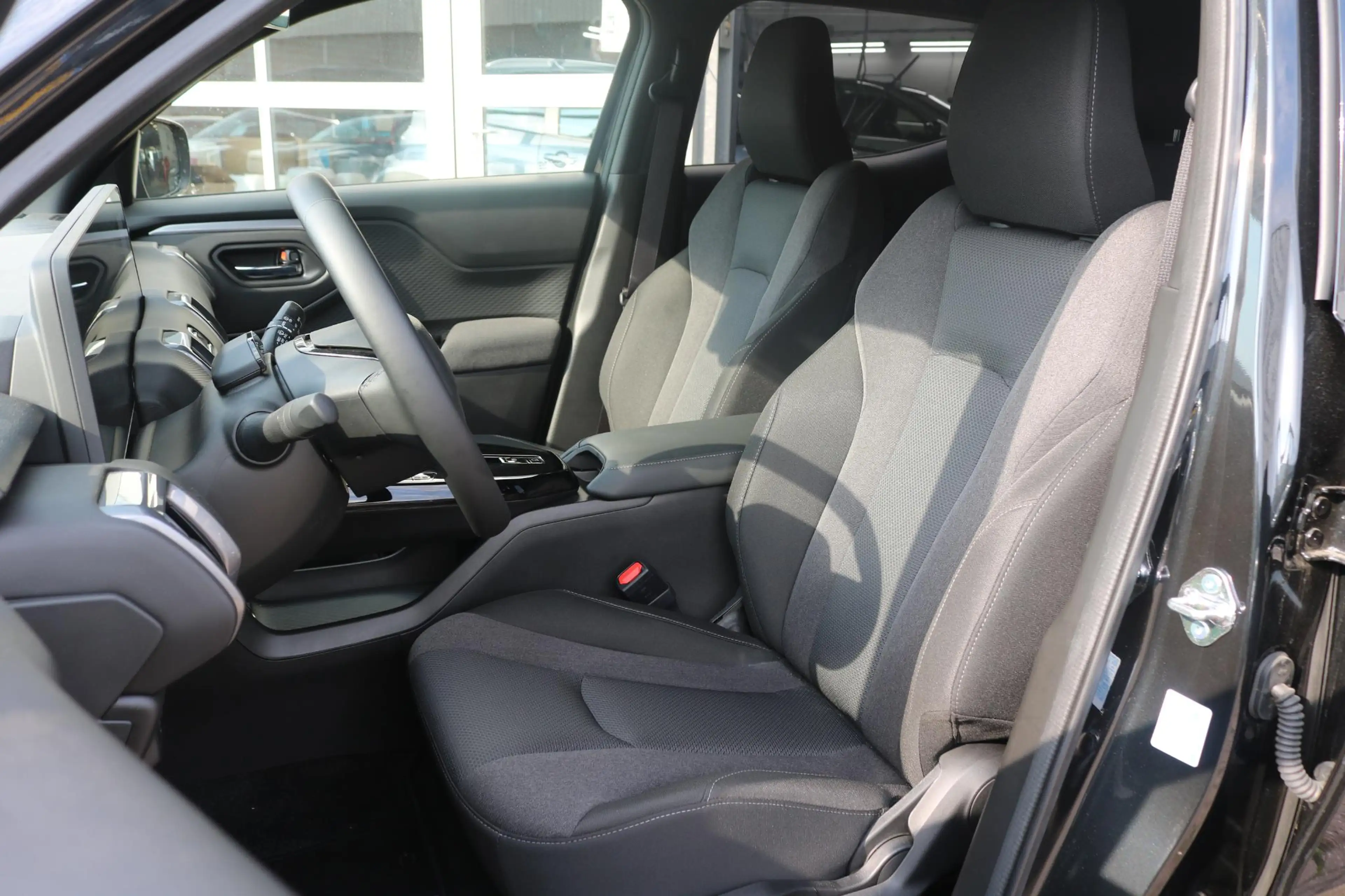 Toyota Urban Cruiser Dynamic 61 kWh , BSM, Achteruitrij camera, adaptiv — photo 7