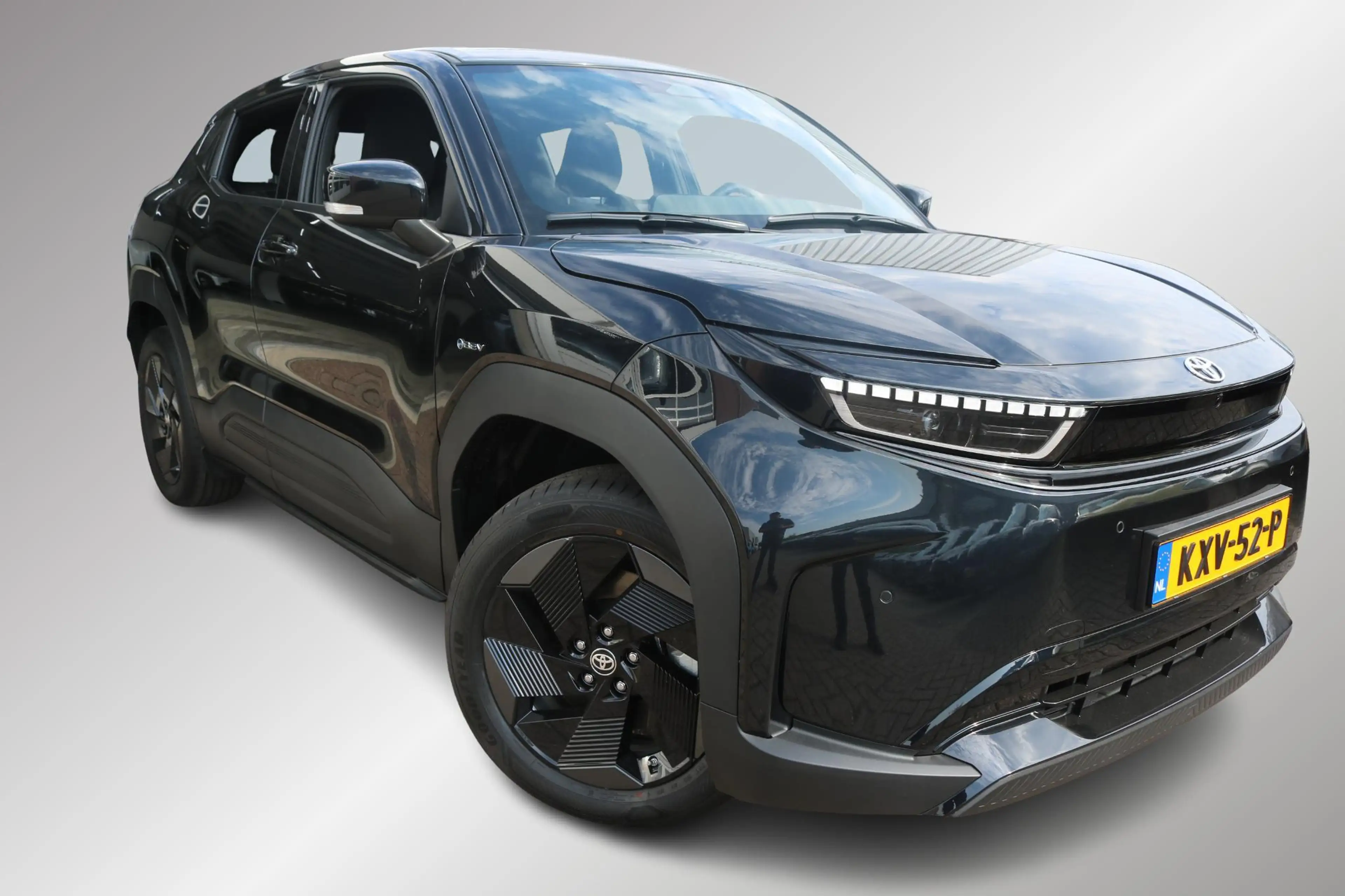 Toyota Urban Cruiser Dynamic 61 kWh , BSM, Achteruitrij camera, adaptiv — photo 9