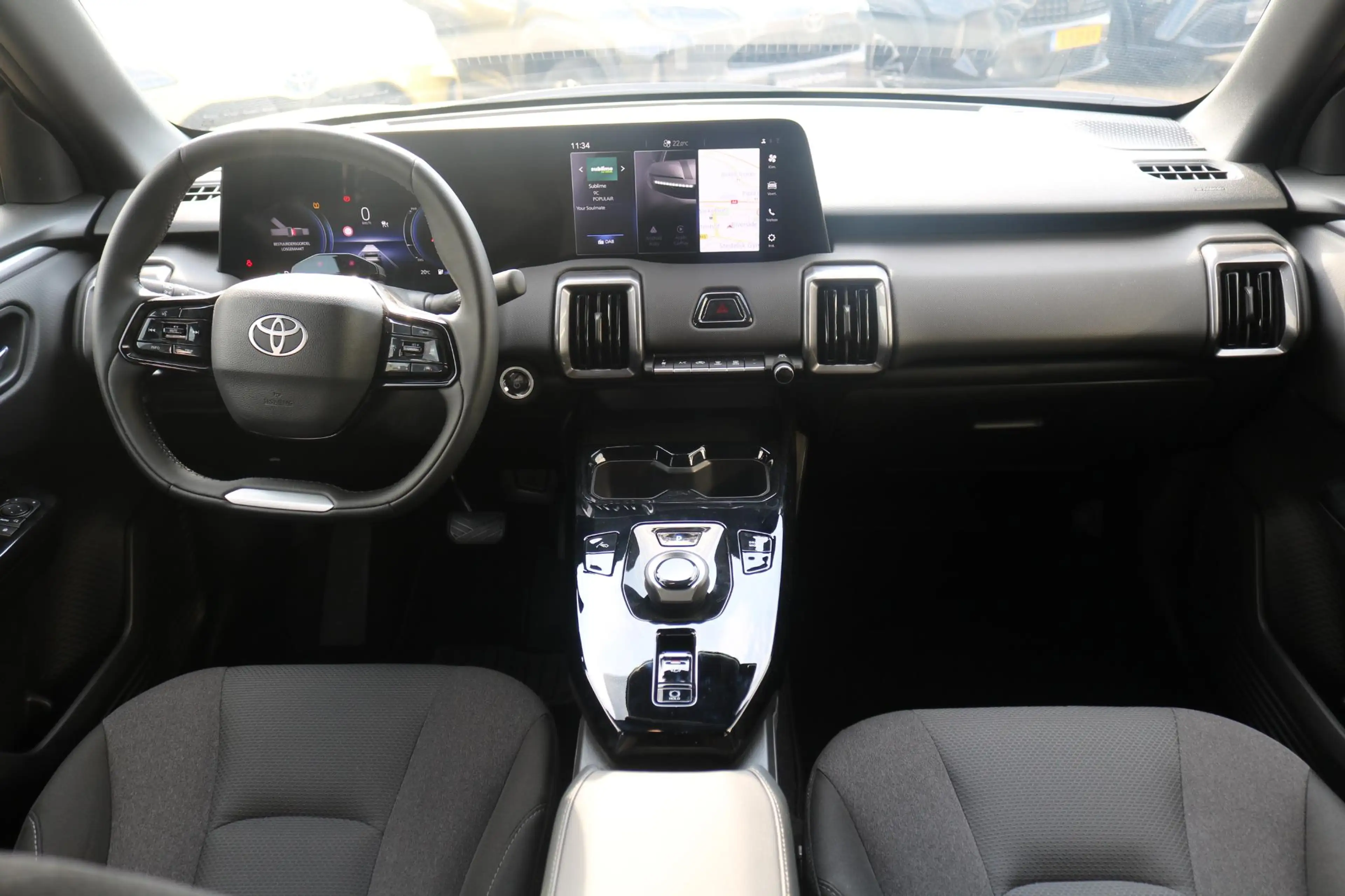 Toyota Urban Cruiser Dynamic 61 kWh , BSM, Achteruitrij camera, adaptiv — photo 8